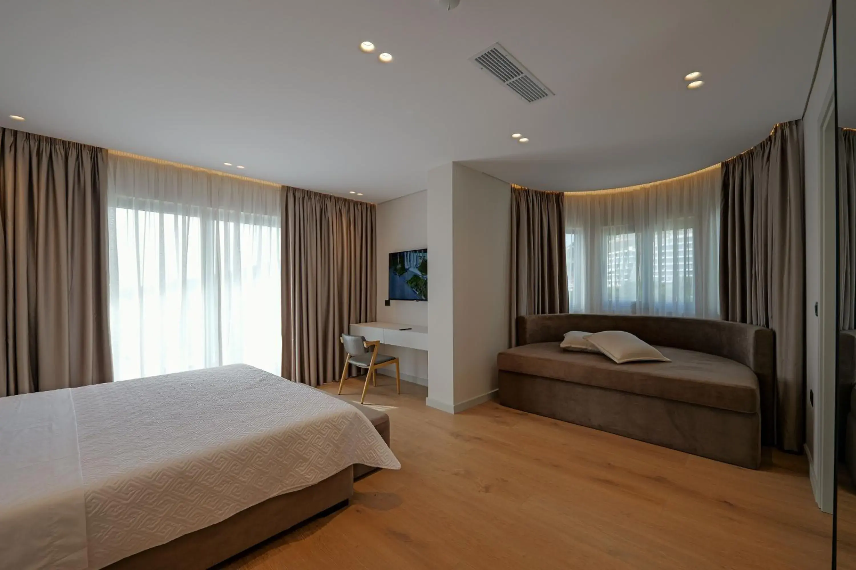 Superior Suite with Sea View in Hotel Teuta Superior Suite with Sea View in Hotel Teuta