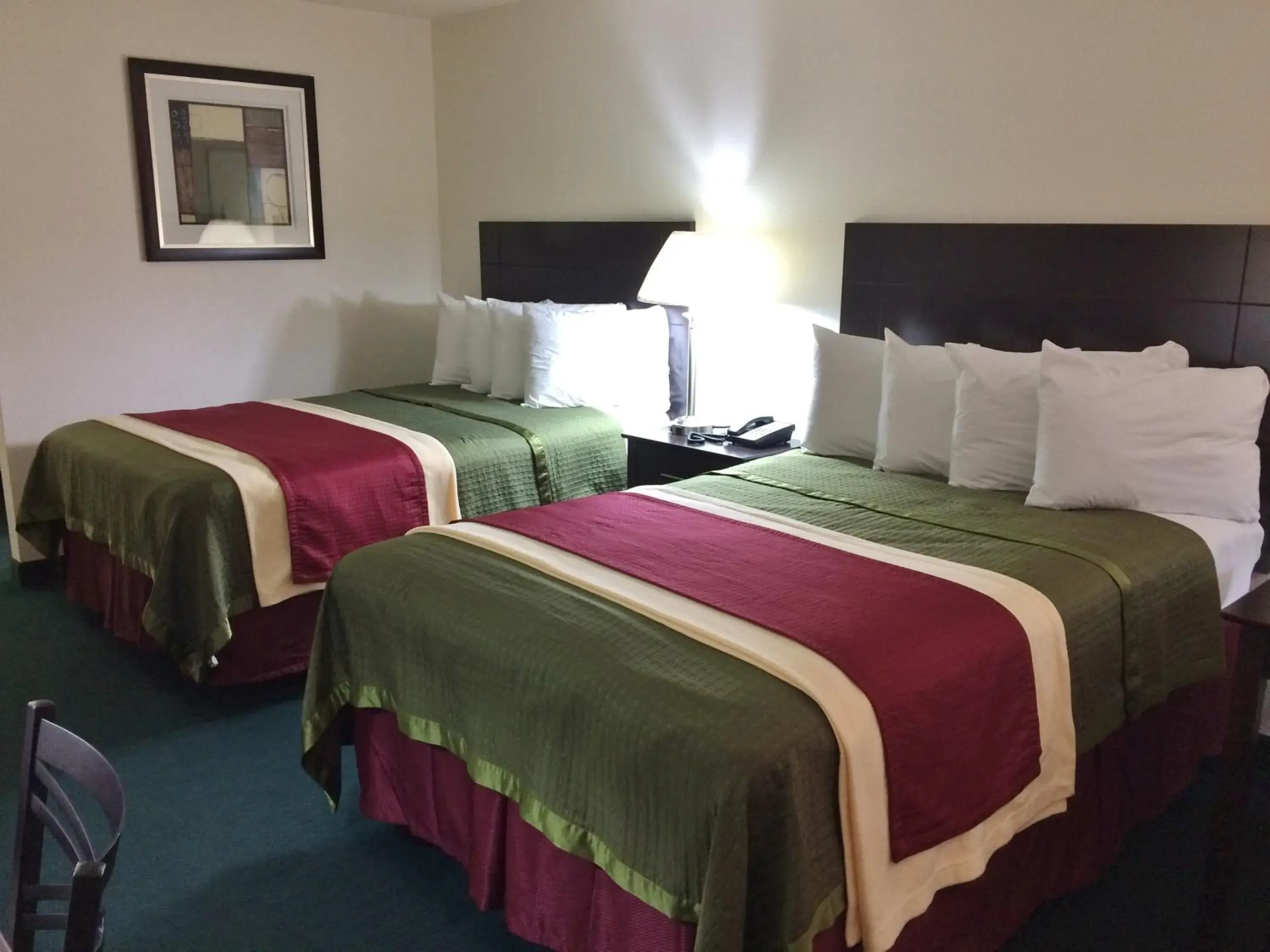 Double Room with Two Double Beds - Smoking in Travel Inn & Suites Double Room with Two Double Beds - Smoking in Travel Inn & Suites