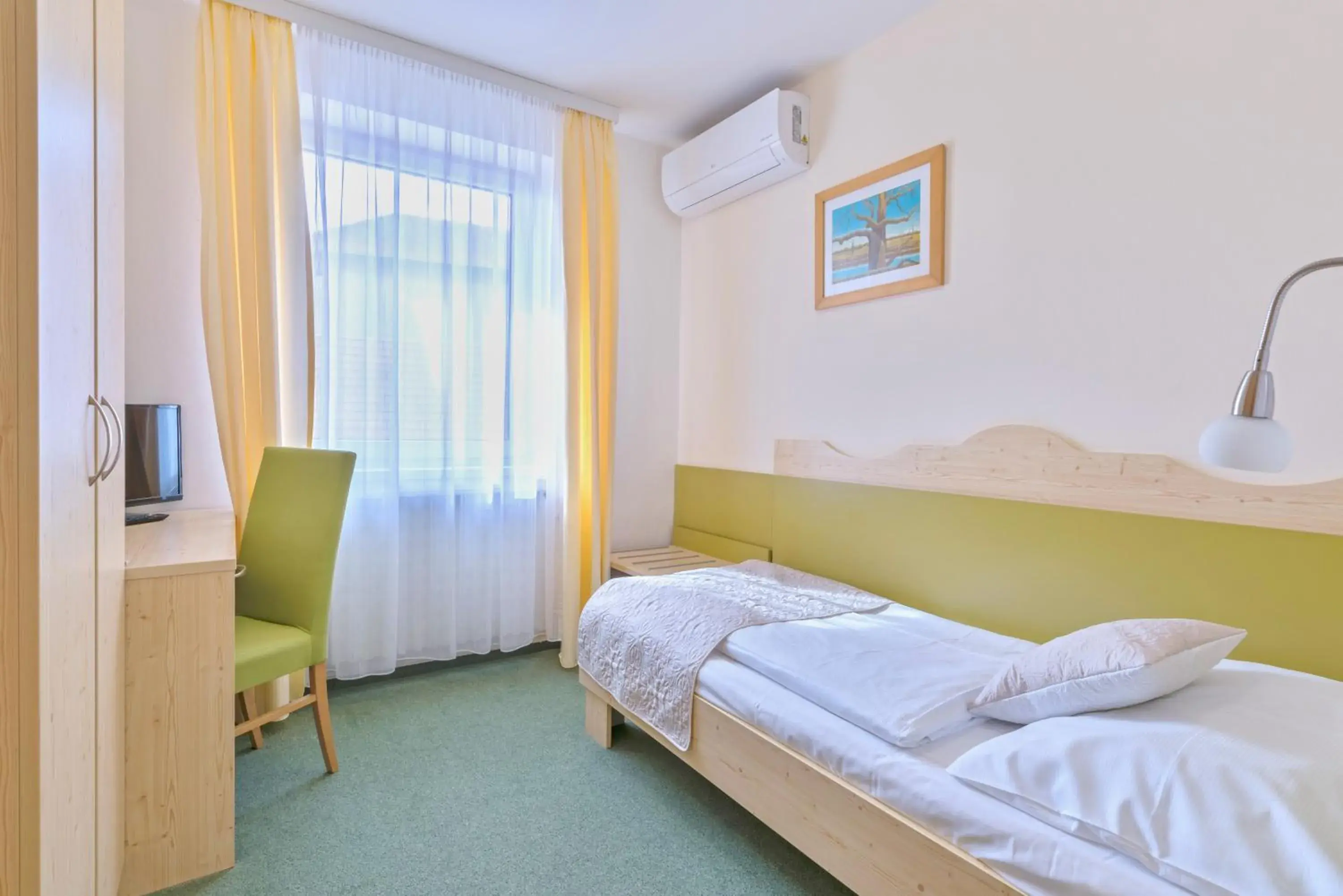 Single Room - single occupancy in Wellness Hotel IRIS Single Room - single occupancy in Wellness Hotel IRIS