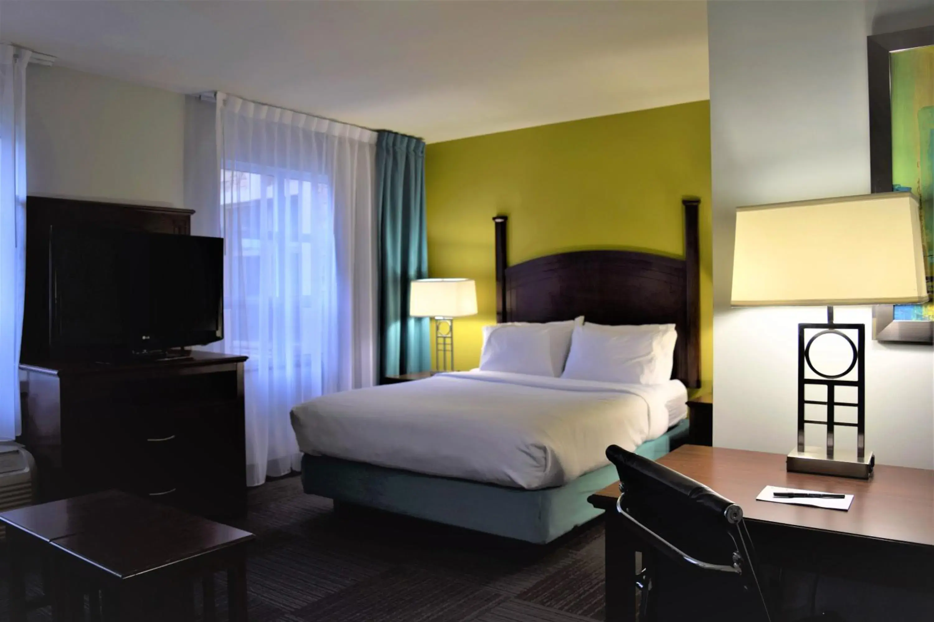 Queen Studio - Non-Smoking in Staybridge Suites London by IHG Queen Studio - Non-Smoking in Staybridge Suites London by IHG