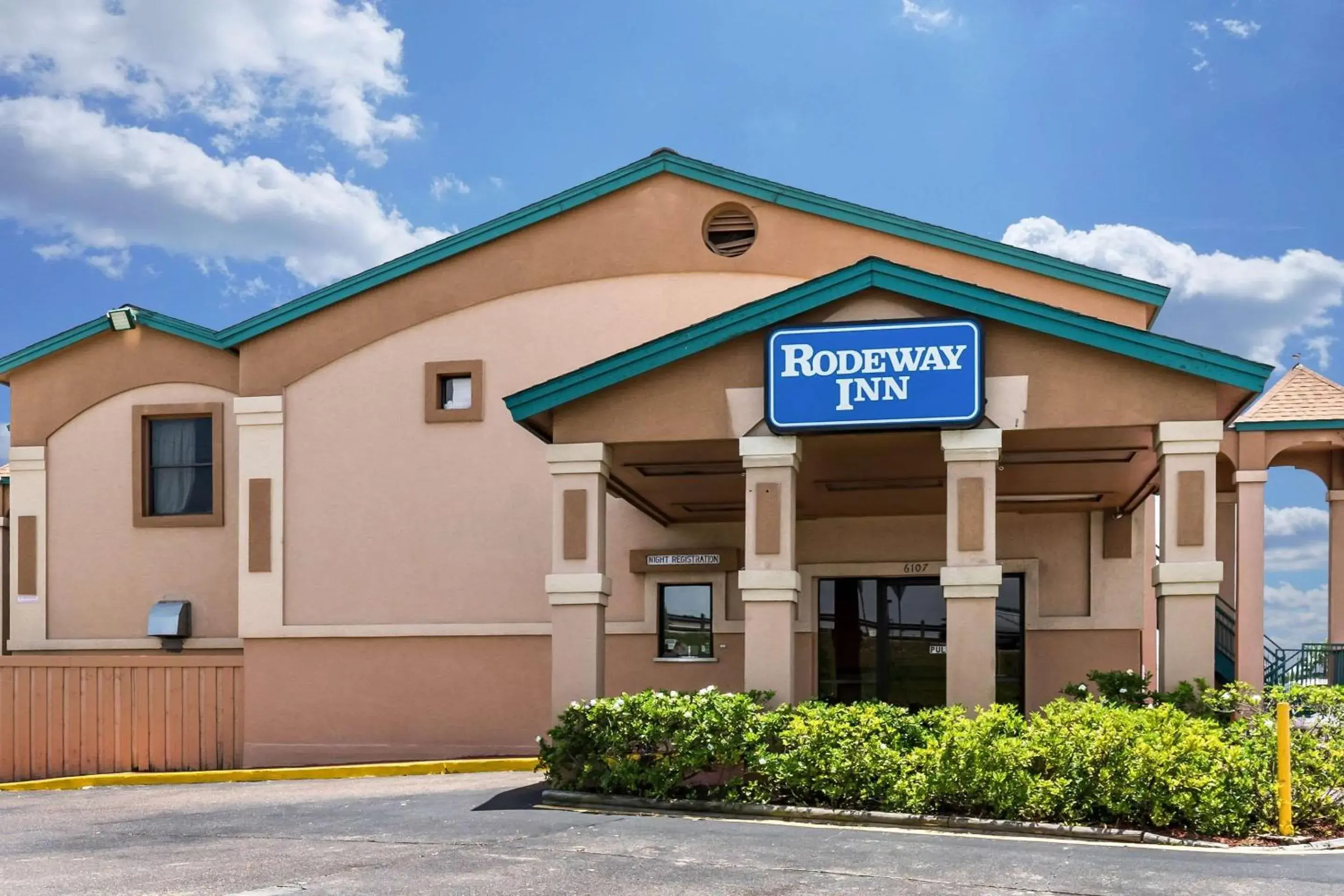 Property Building in Rodeway Inn - Galveston Property Building in Rodeway Inn - Galveston