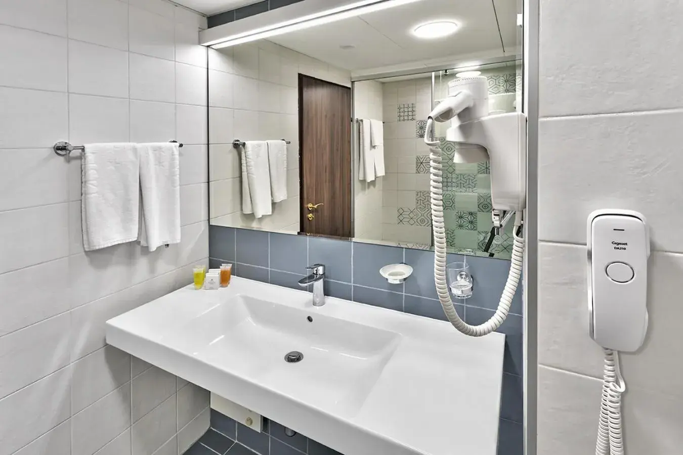 Double or Twin Room (2 Adults + 1 child up to 3.99 years old) in Interhotel Sandanski Double or Twin Room (2 Adults + 1 child up to 3.99 years old) in Interhotel Sandanski