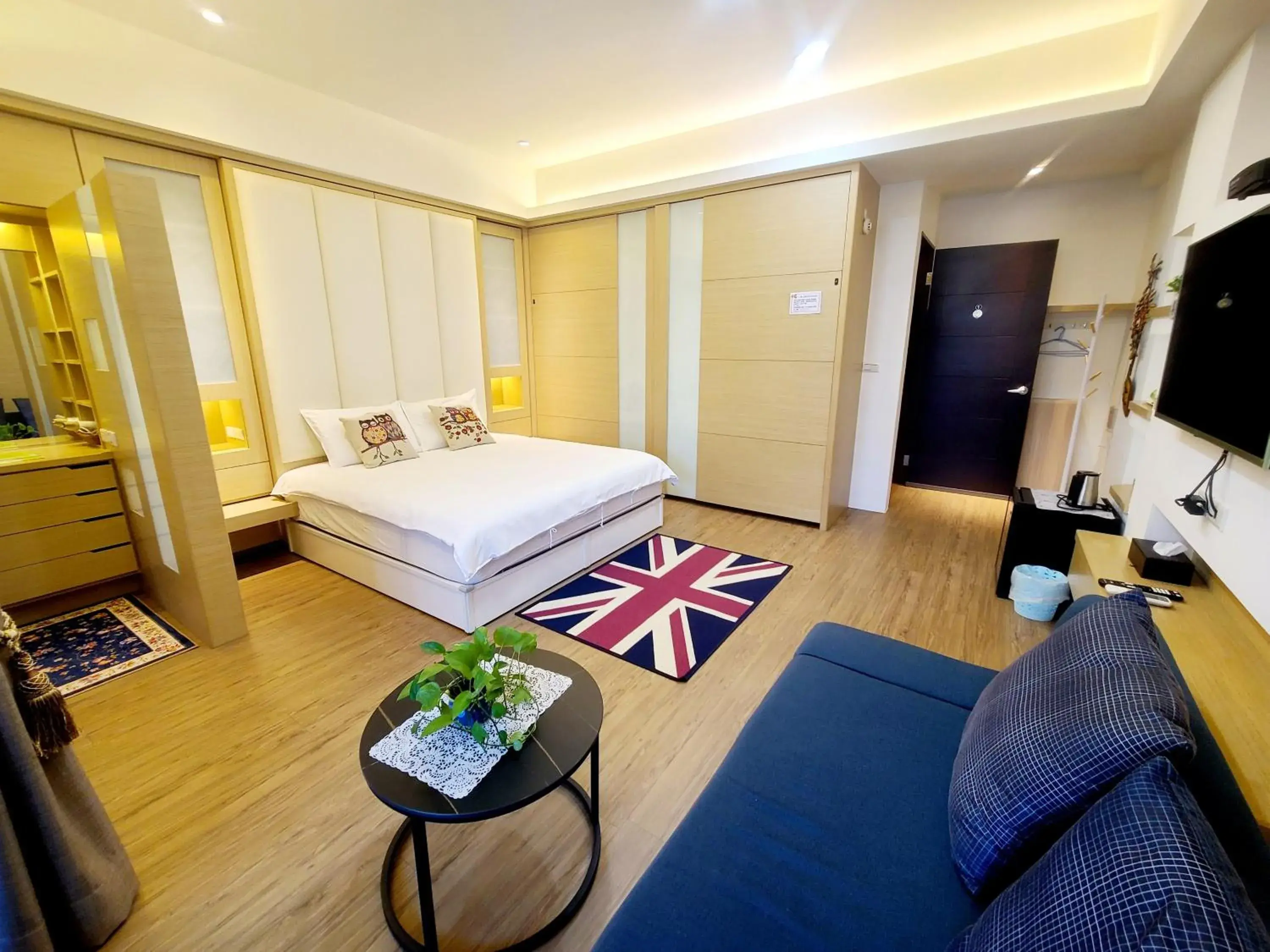 Love Happiness Inn Love Happiness Inn