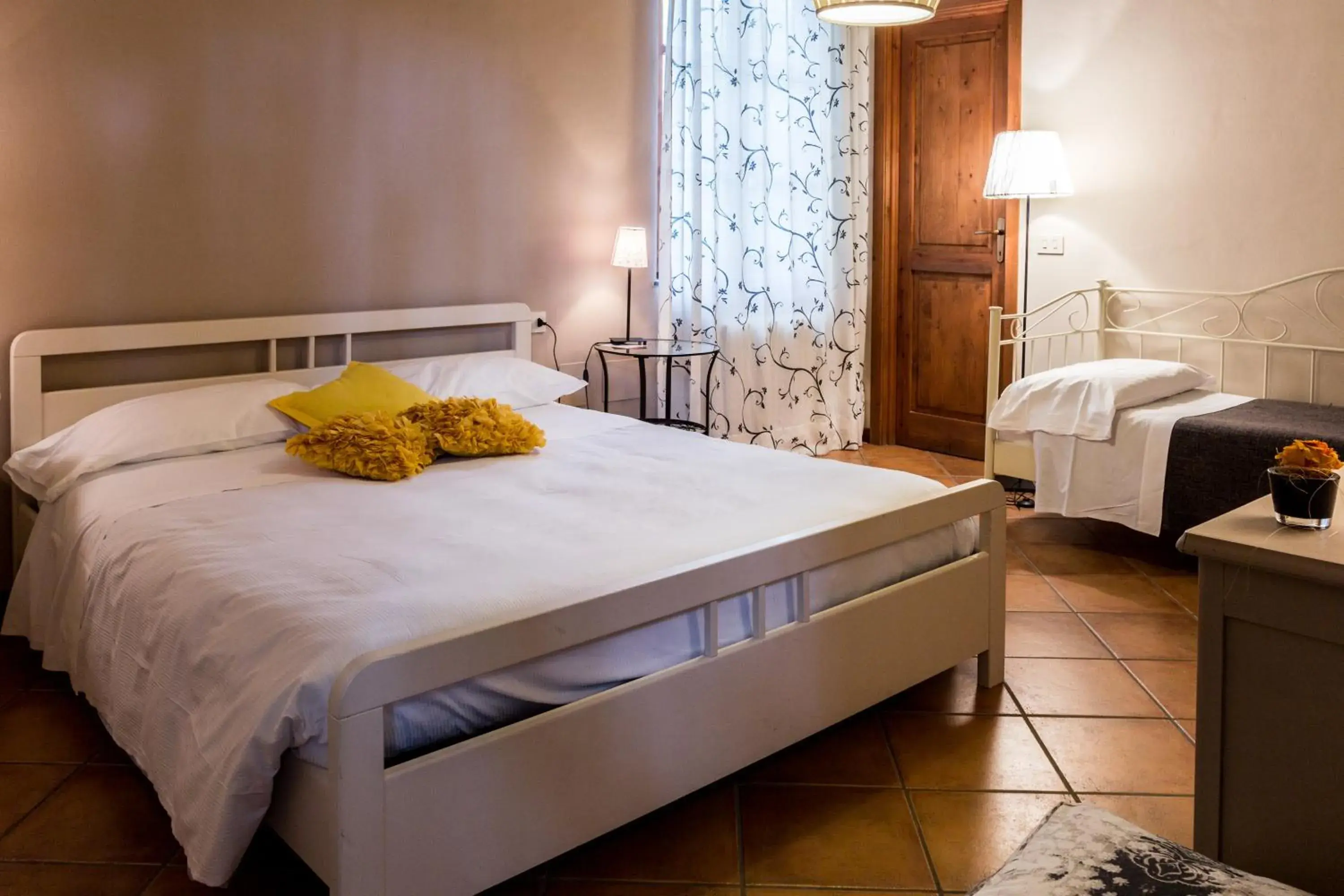 Triple Room with Garden View in La Maison De Vì Triple Room with Garden View in La Maison De Vì