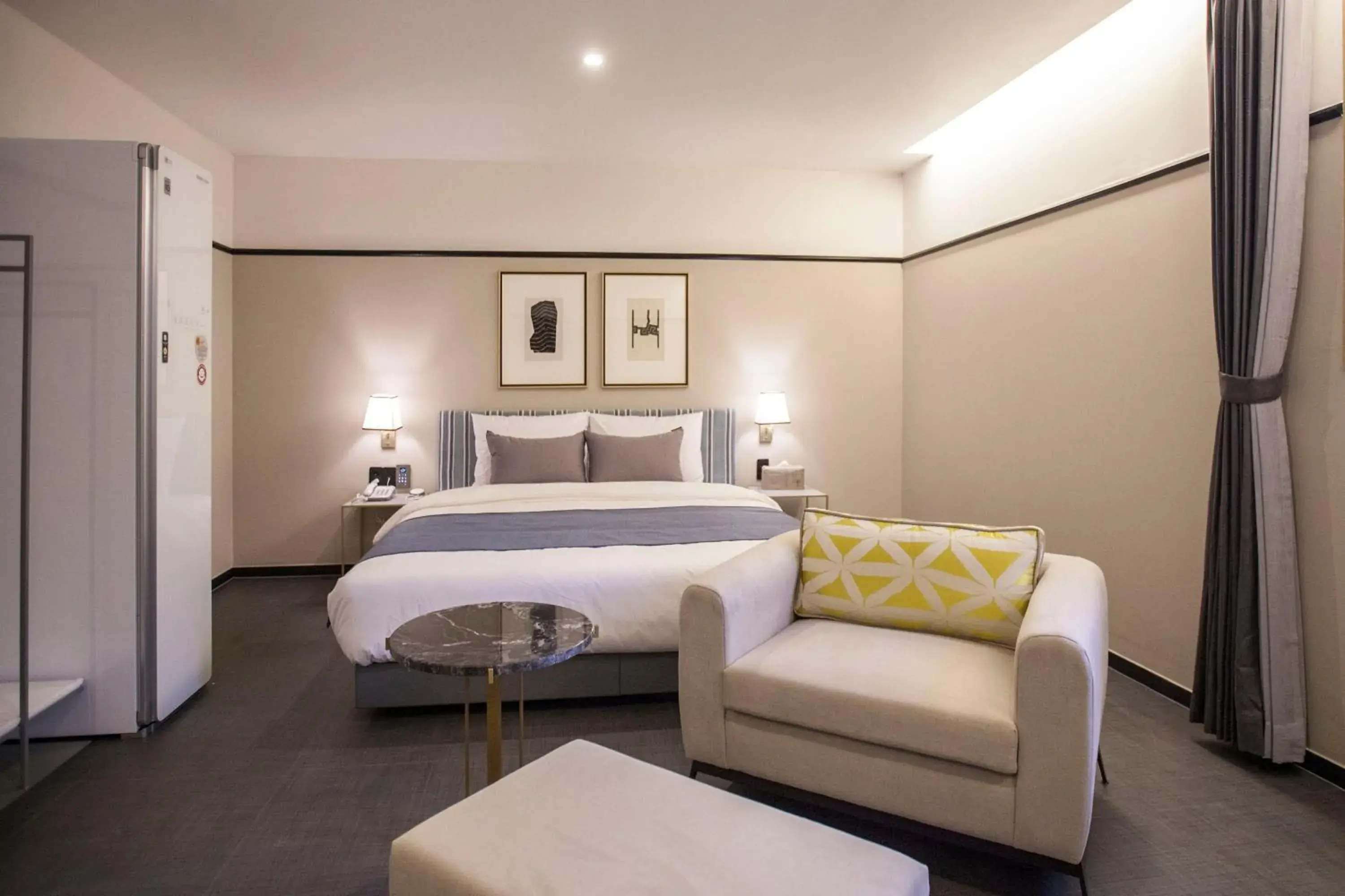 Deluxe Double Room in Browndot Hotel Masan Odong Deluxe Double Room in Browndot Hotel Masan Odong