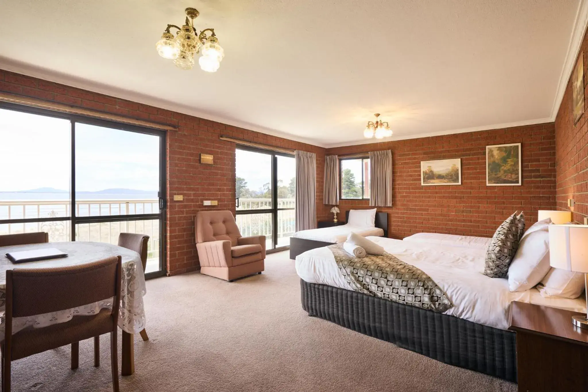 Executive Queen Room with Spa Bath in The Waterloo Hotel Executive Queen Room with Spa Bath in The Waterloo Hotel