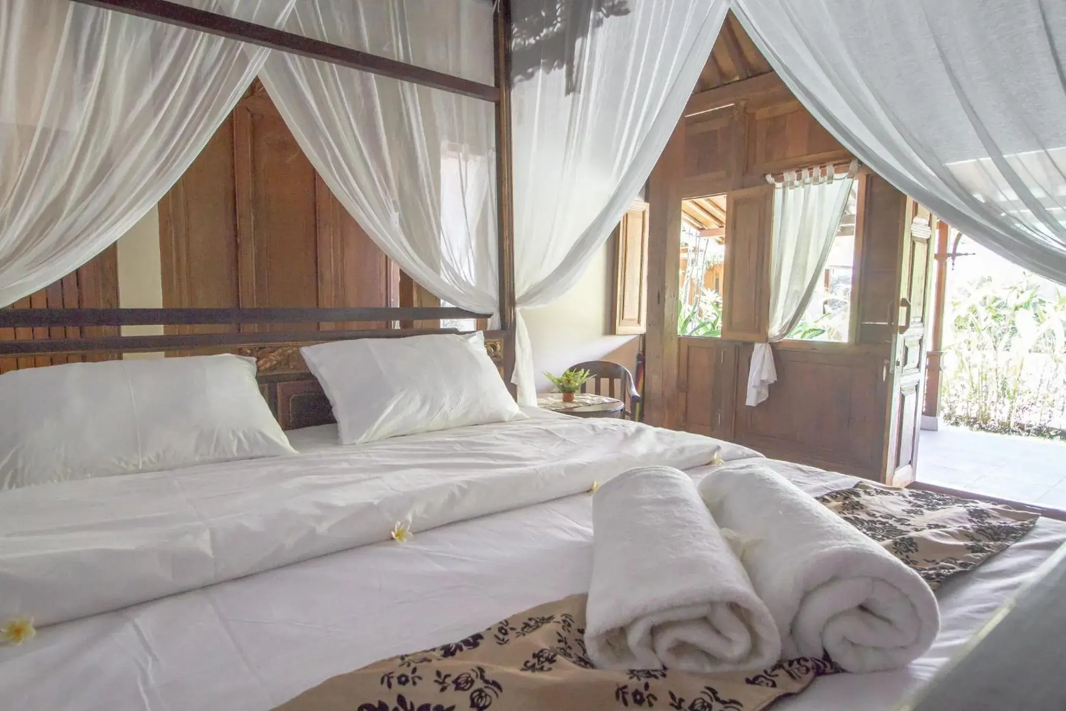 Studio Joglo with Kitchen in Red Gong Studio Joglo with Kitchen in Red Gong