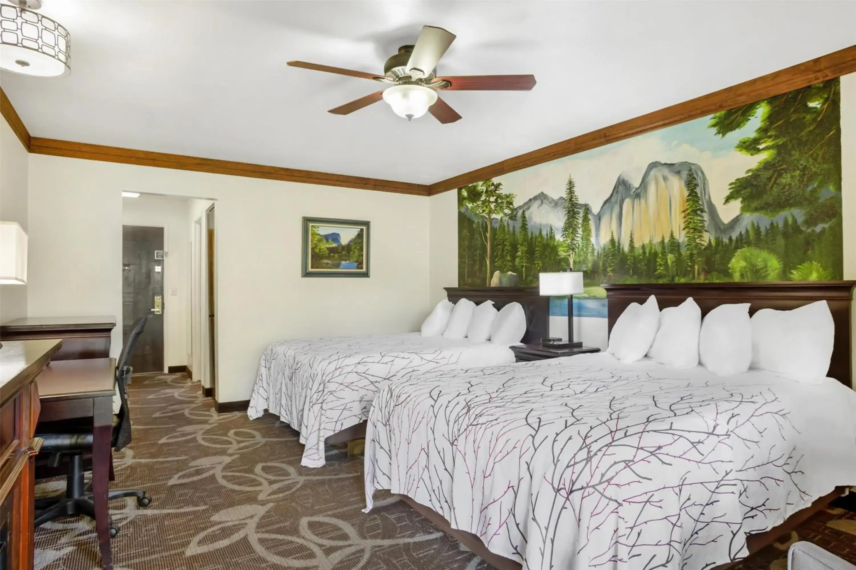 Queen Suite with Two Queen Beds and Sofa Bed - Disability Access/Non-Smoking in Best Western Plus Yosemite Gateway Inn Queen Suite with Two Queen Beds and Sofa Bed - Disability Access/Non-Smoking in Best Western Plus Yosemite Gateway Inn
