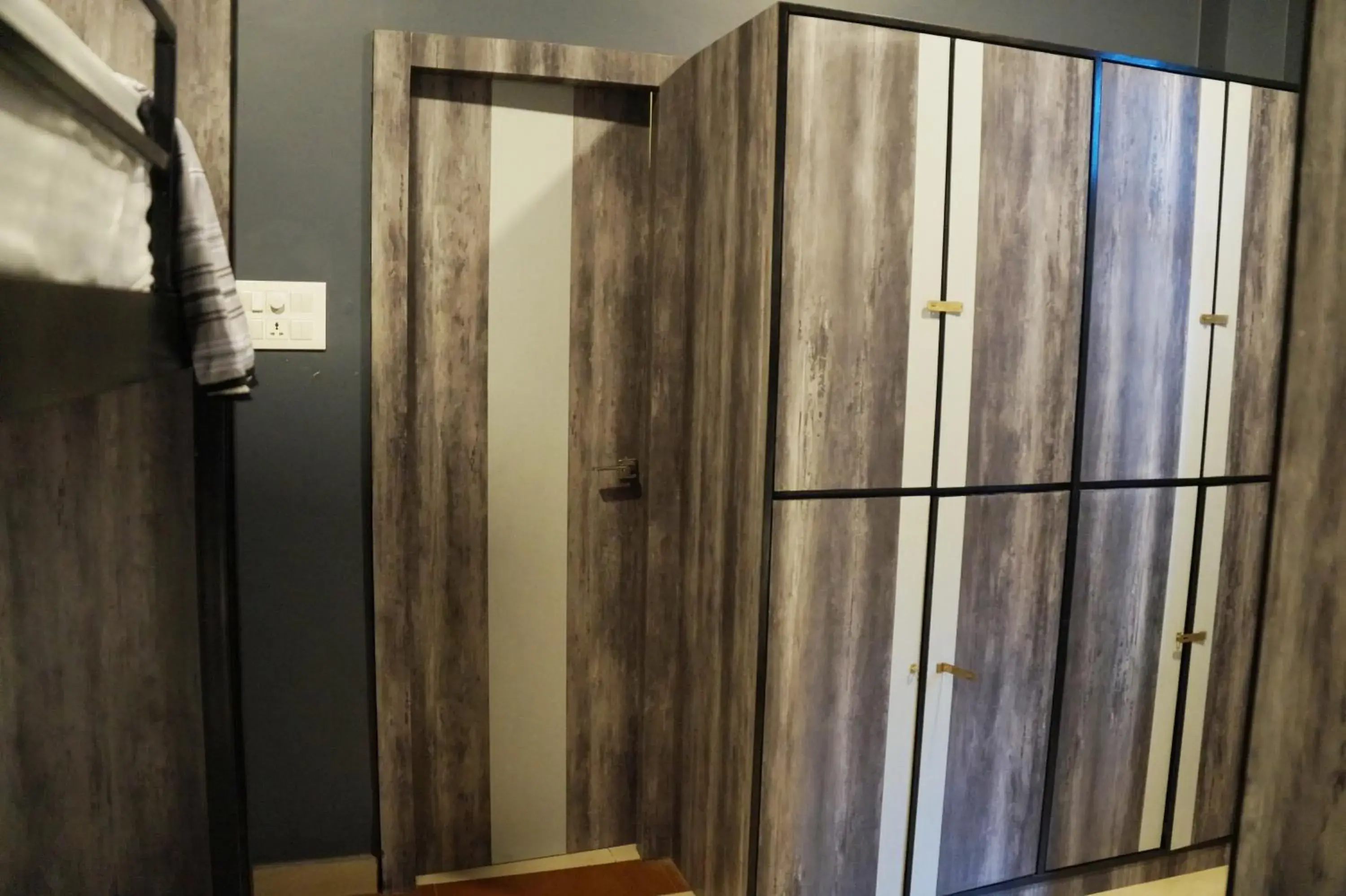 Bed in 6-Bed Female Dormitory Room in Backpackers Park Varanasi Bed in 6-Bed Female Dormitory Room in Backpackers Park Varanasi