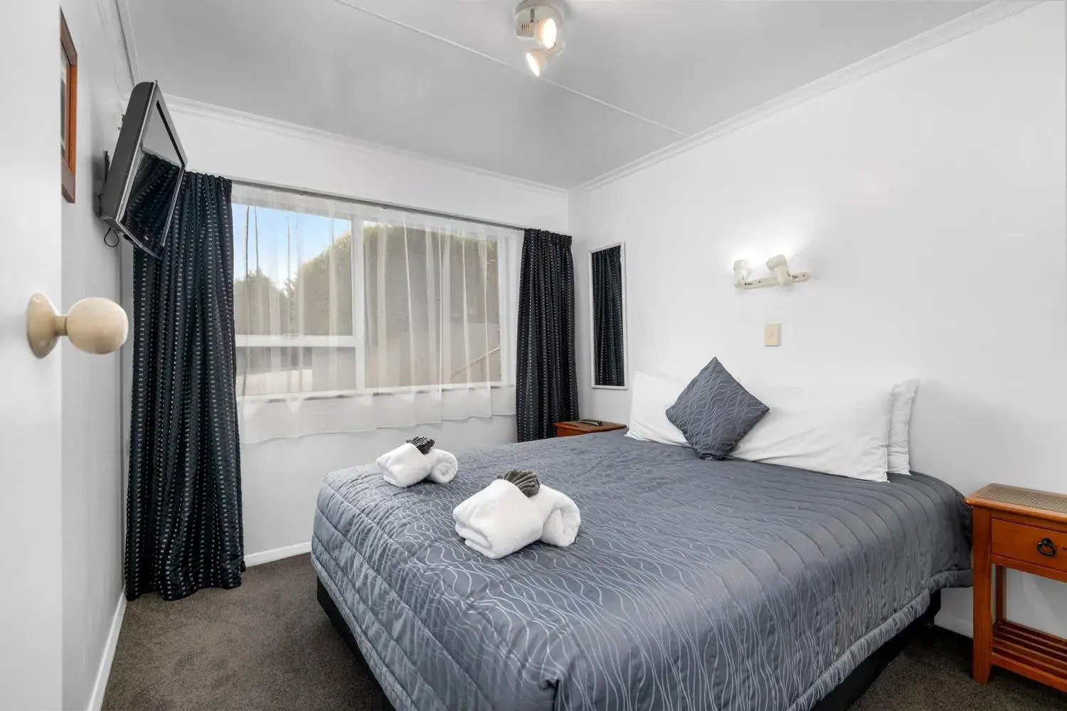 Two-Bedroom Apartment with Spa Bath in Aspen on King Two-Bedroom Apartment with Spa Bath in Aspen on King