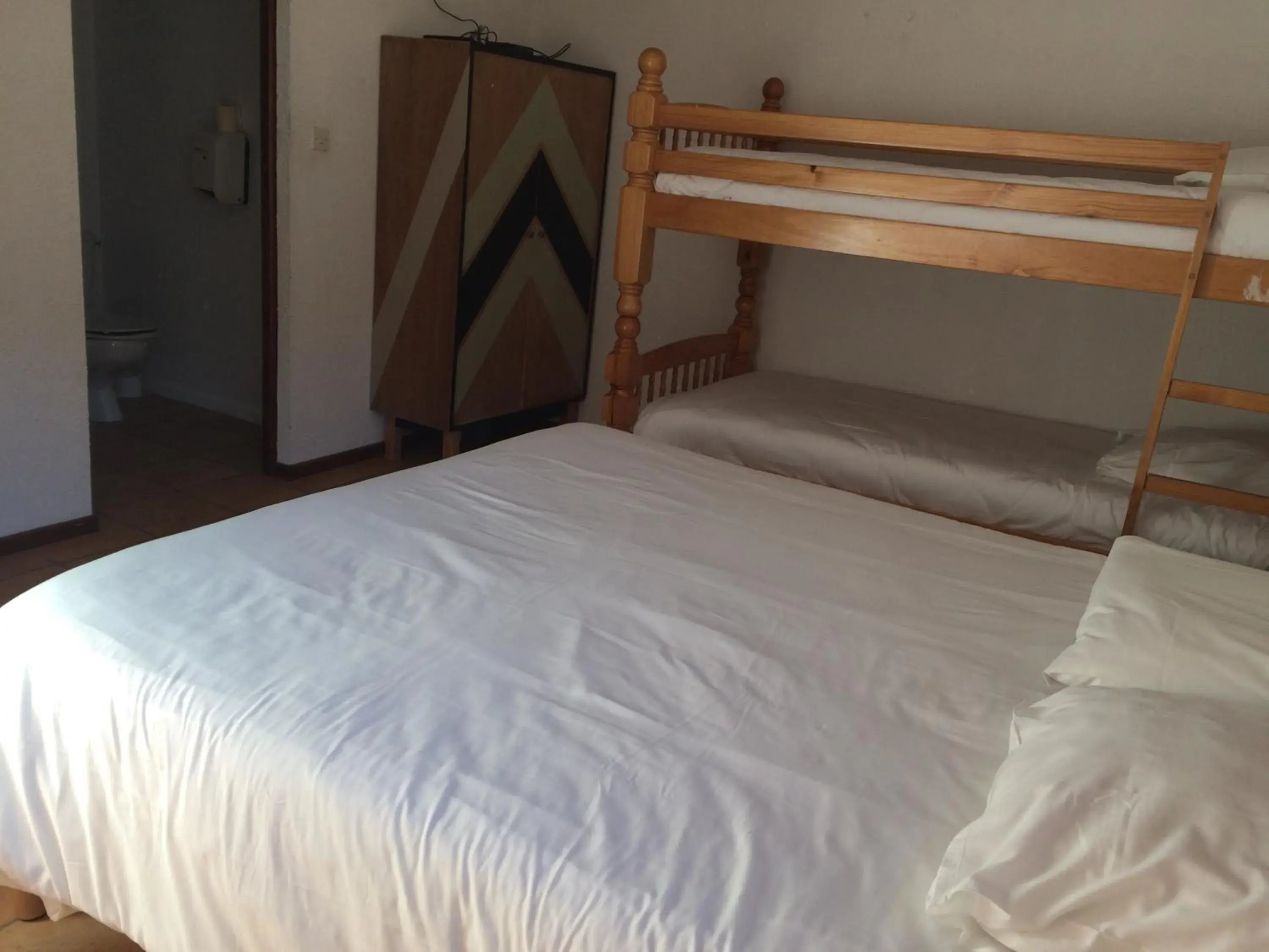 Triple Room in Hôtel Le Tuc de l'Etang Triple Room in Hôtel Le Tuc de l'Etang