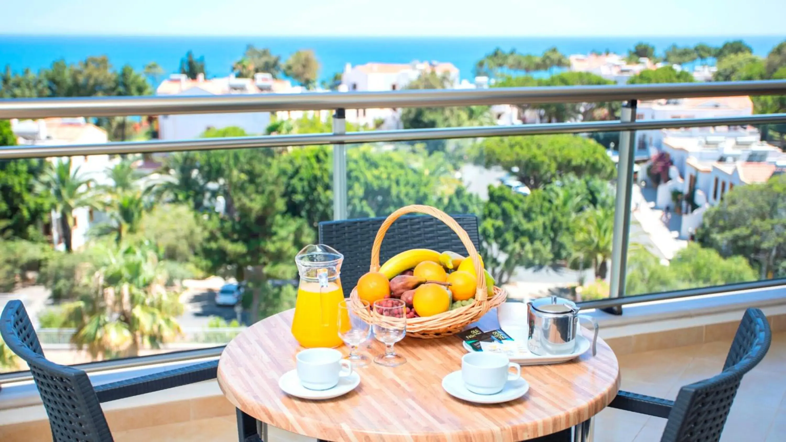 Superior One-Bedroom Apartment with Sea View in Alfagar Aparthotel Superior One-Bedroom Apartment with Sea View in Alfagar Aparthotel