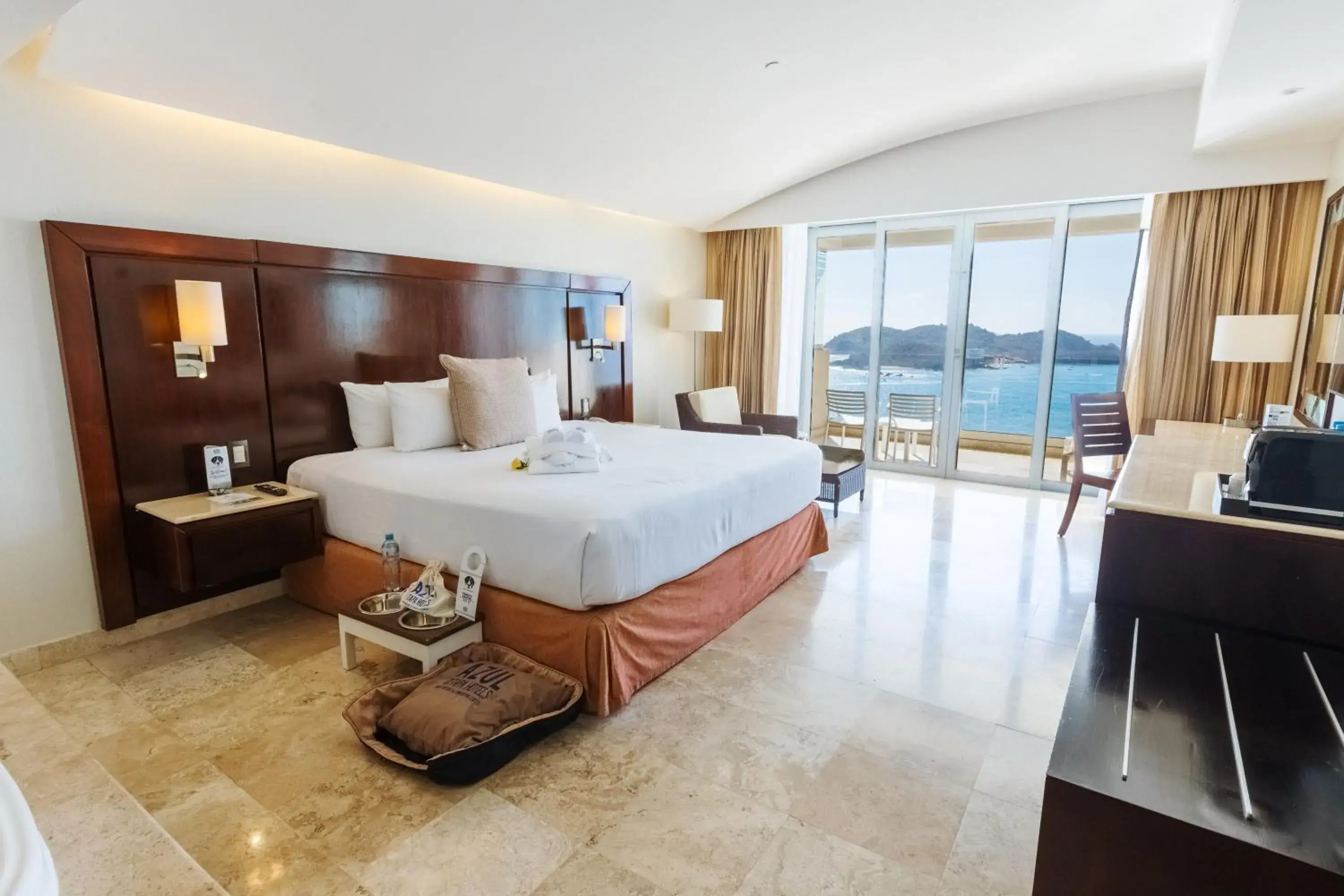 King Suite - single occupancy in Azul Ixtapa Grand All Inclusive Suites - Spa & Convention Center King Suite - single occupancy in Azul Ixtapa Grand All Inclusive Suites - Spa & Convention Center