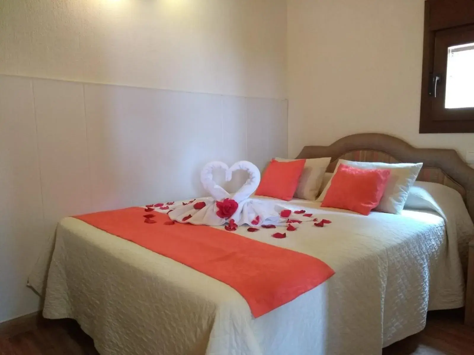 Deluxe Room in El Retiro de Ceubia by RetiroRural Deluxe Room in El Retiro de Ceubia by RetiroRural