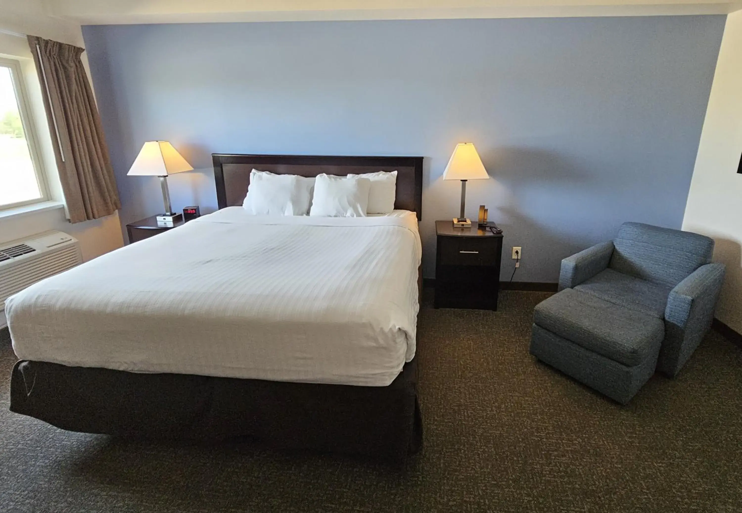 King Room in Cobblestone Inn & Suites – Manchester King Room in Cobblestone Inn & Suites – Manchester