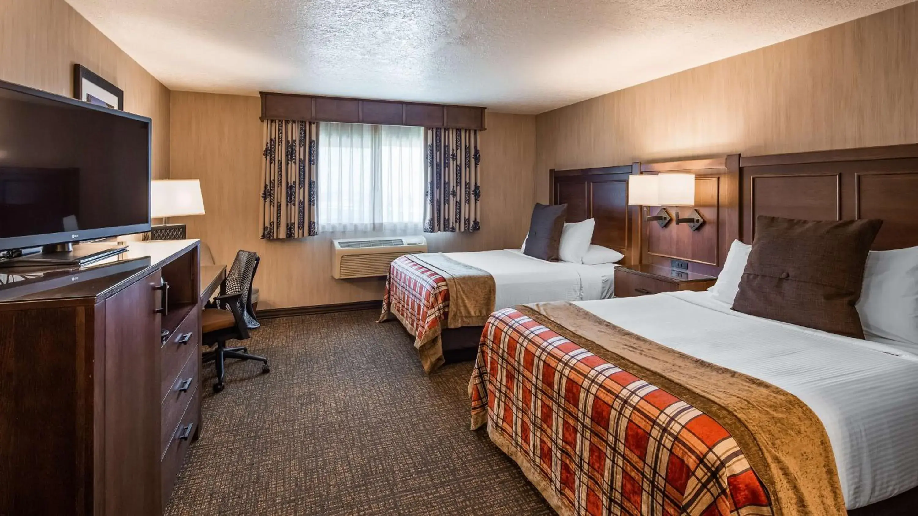 Queen Room with Two Queen Beds - Non-Smoking in Best Western Plus Flathead Lake Inn and Suites Queen Room with Two Queen Beds - Non-Smoking in Best Western Plus Flathead Lake Inn and Suites