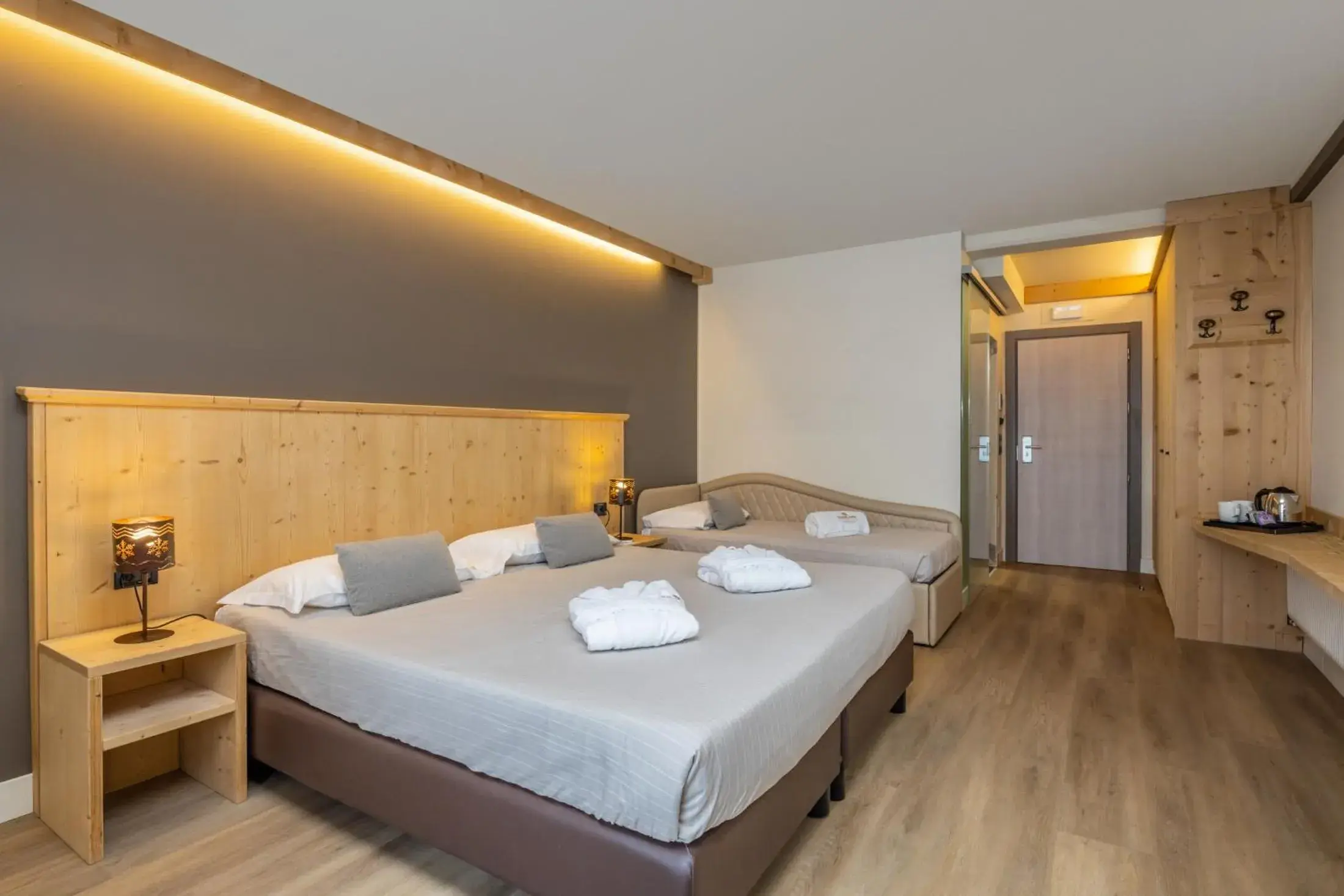 Superior Triple Room in Hotel Piandineve Superior Triple Room in Hotel Piandineve