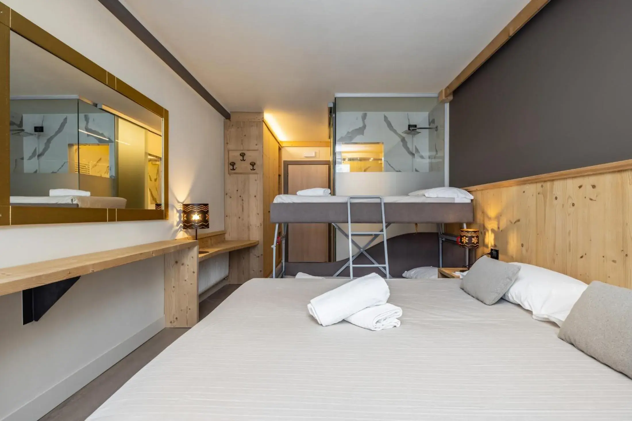 Quadruple Room in Hotel Piandineve Quadruple Room in Hotel Piandineve