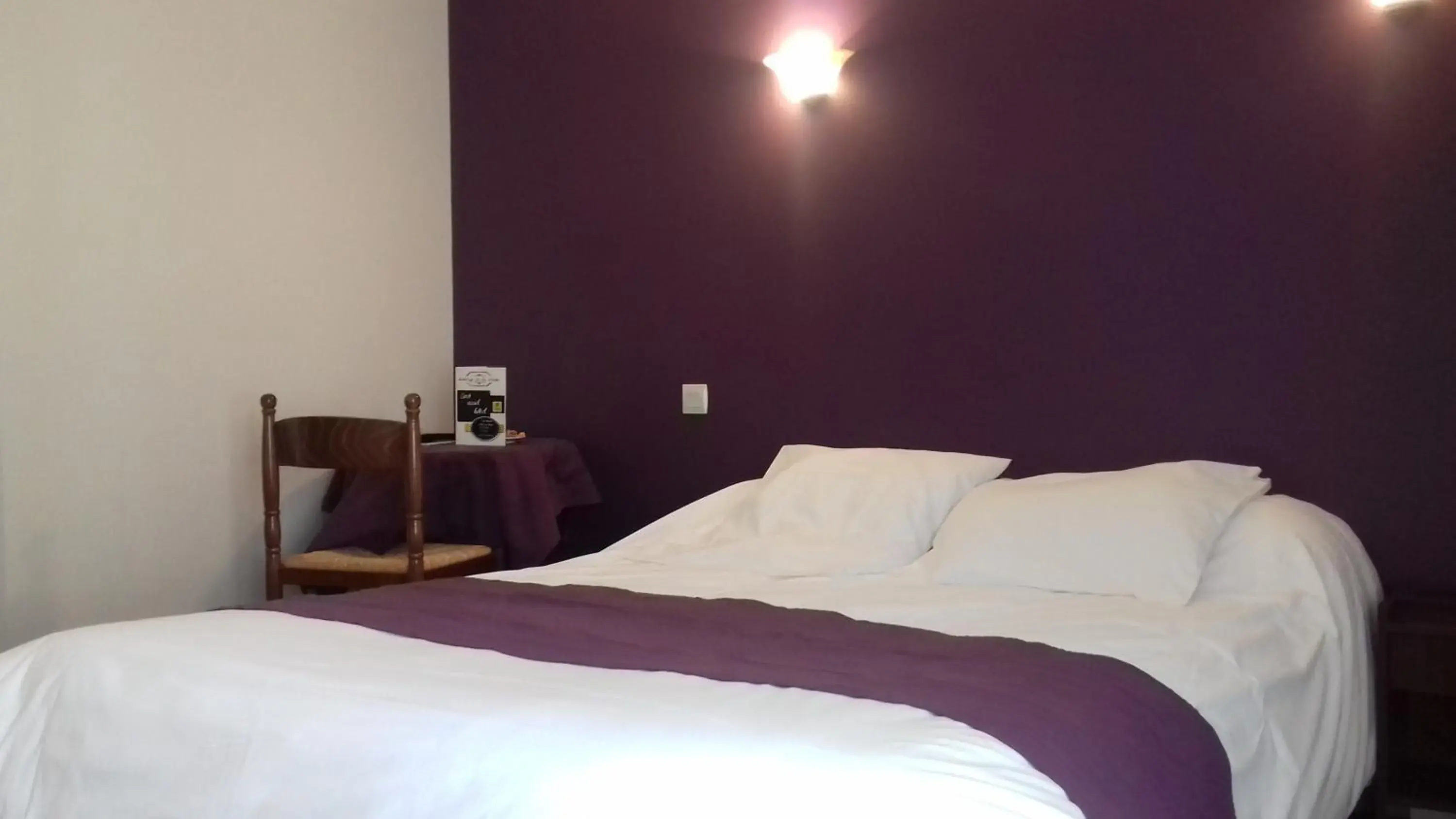 Double Room in Logis hôtel restaurant Auberge de la Cloche Double Room in Logis hôtel restaurant Auberge de la Cloche