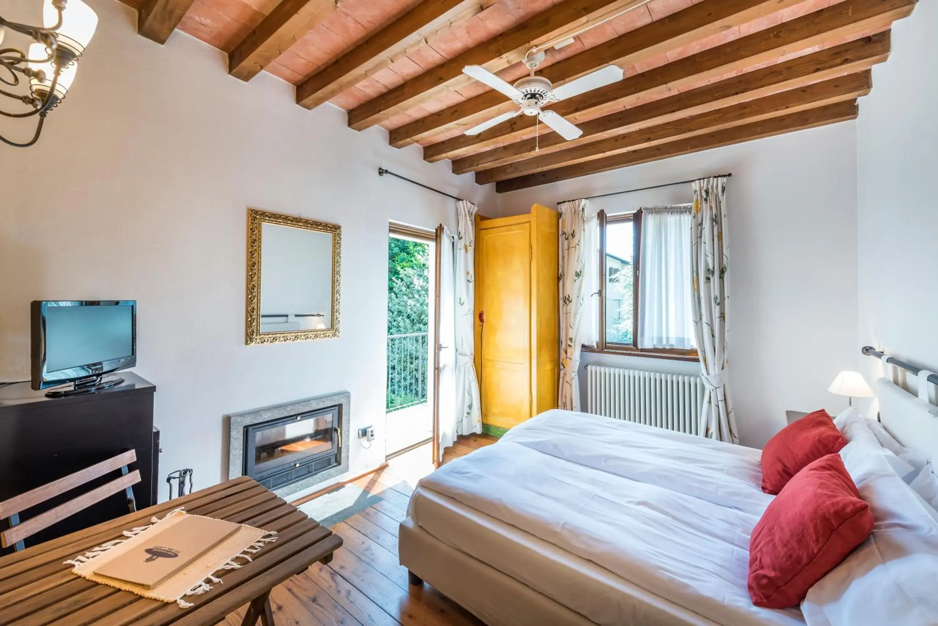 Double Room with Balcony in Agriturismo Cà Del Lago Double Room with Balcony in Agriturismo Cà Del Lago