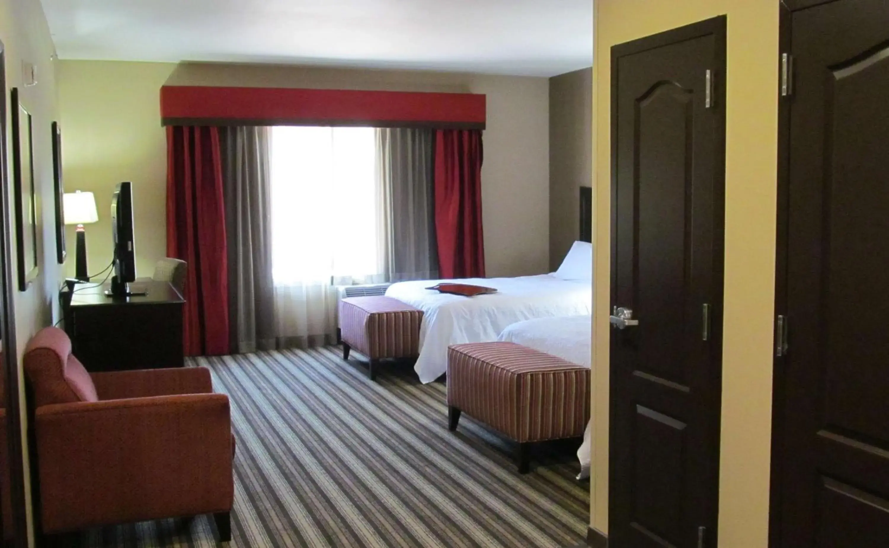 Queen Room with Two Queen Beds - Hearing Access/Non-Smoking in Hampton Inn and Suites Hope Queen Room with Two Queen Beds - Hearing Access/Non-Smoking in Hampton Inn and Suites Hope