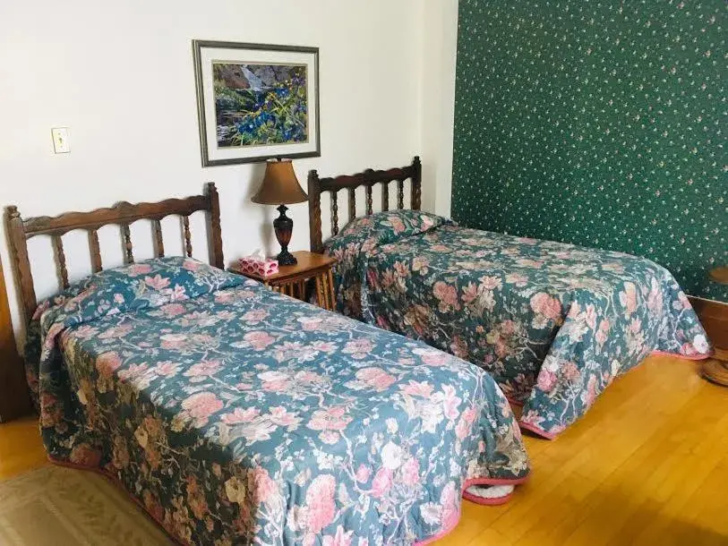 Le Petit Château Montebello B&B Le Petit Château Montebello B&B