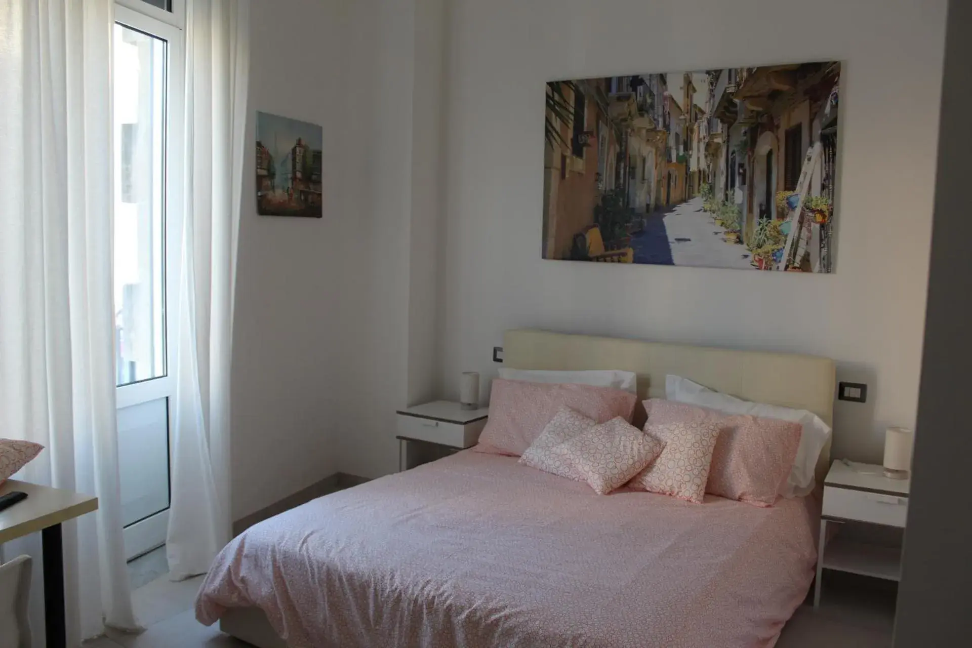 Double Room with Balcony - single occupancy in Gymnasium Double Room with Balcony - single occupancy in Gymnasium