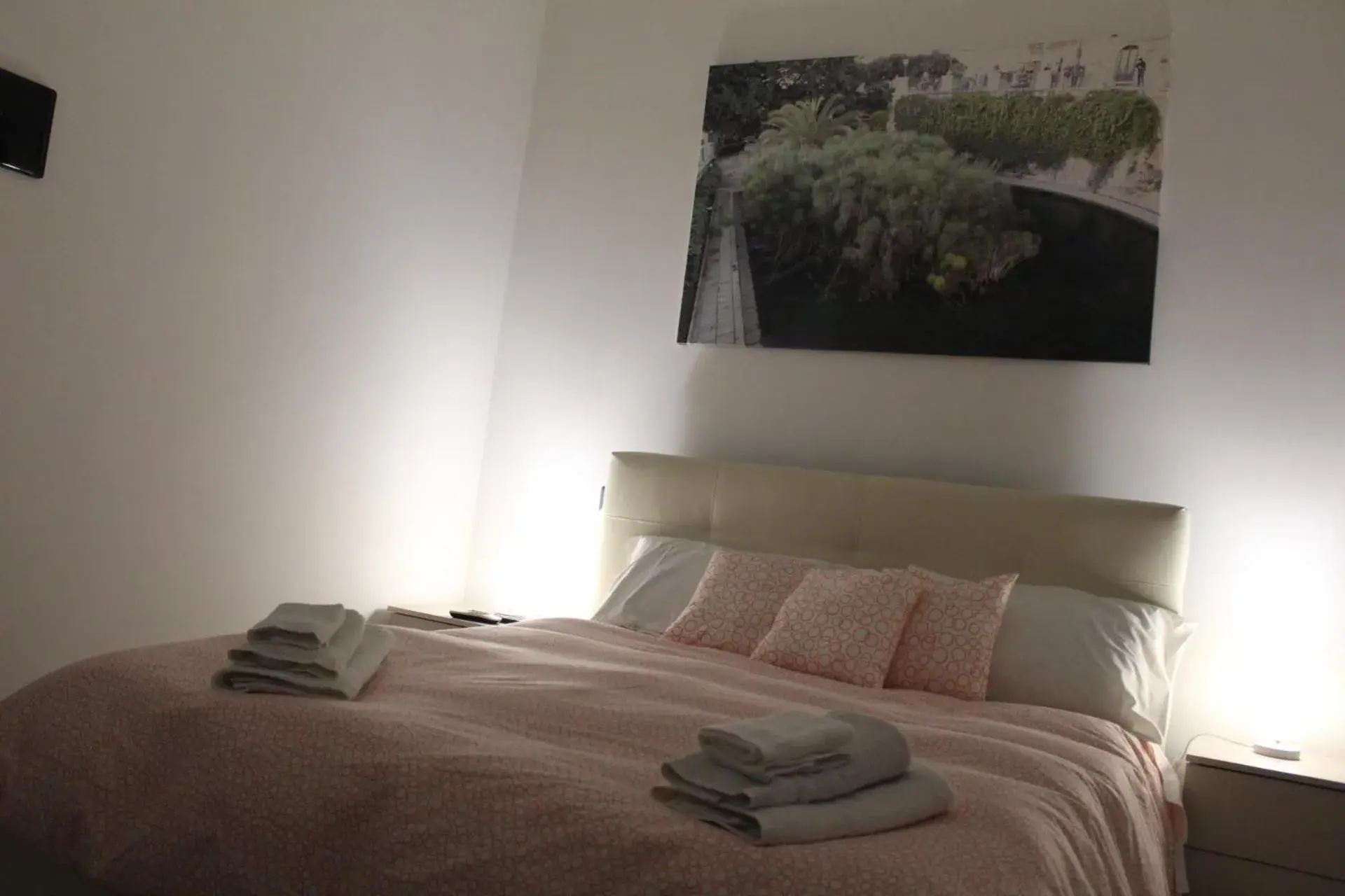 Deluxe Double Room with Balcony - single occupancy in Gymnasium Deluxe Double Room with Balcony - single occupancy in Gymnasium