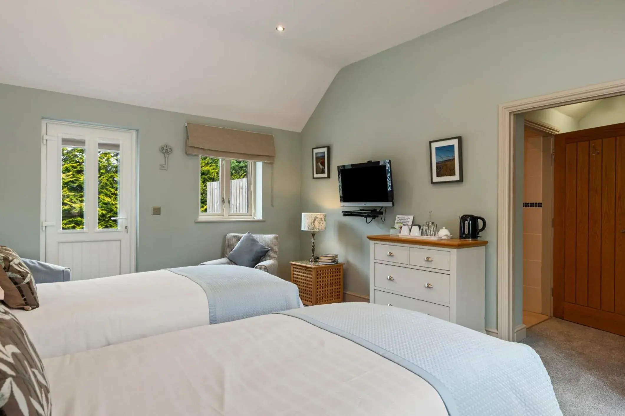 Classic Double or Twin Room in Canaston Oaks Classic Double or Twin Room in Canaston Oaks