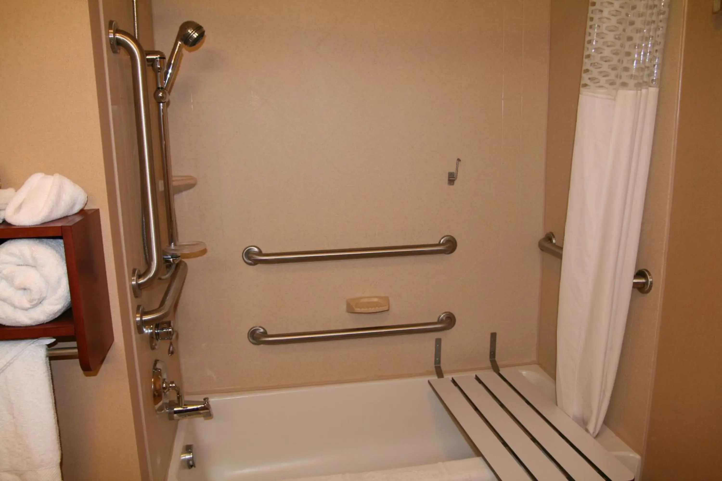 Queen Room with Two Queen Beds Mobility Accessbile - Non-Smoking in McKnight Hotel Queen Room with Two Queen Beds Mobility Accessbile - Non-Smoking in McKnight Hotel