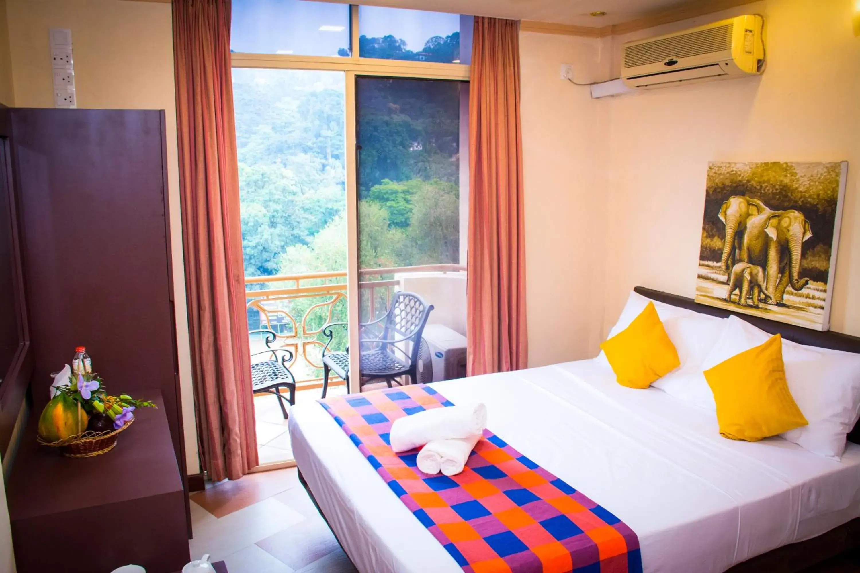 Deluxe Double or Twin Room with Mountain View in Hotel Lakefield Deluxe Double or Twin Room with Mountain View in Hotel Lakefield