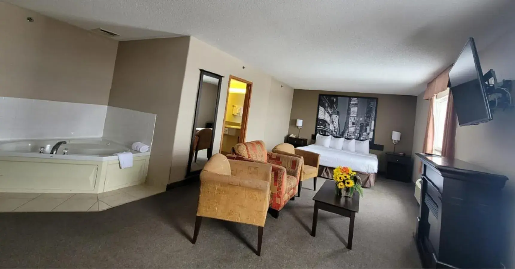 King Suite - Non-Smoking in Super 8 by Wyndham Barrie South King Suite - Non-Smoking in Super 8 by Wyndham Barrie South