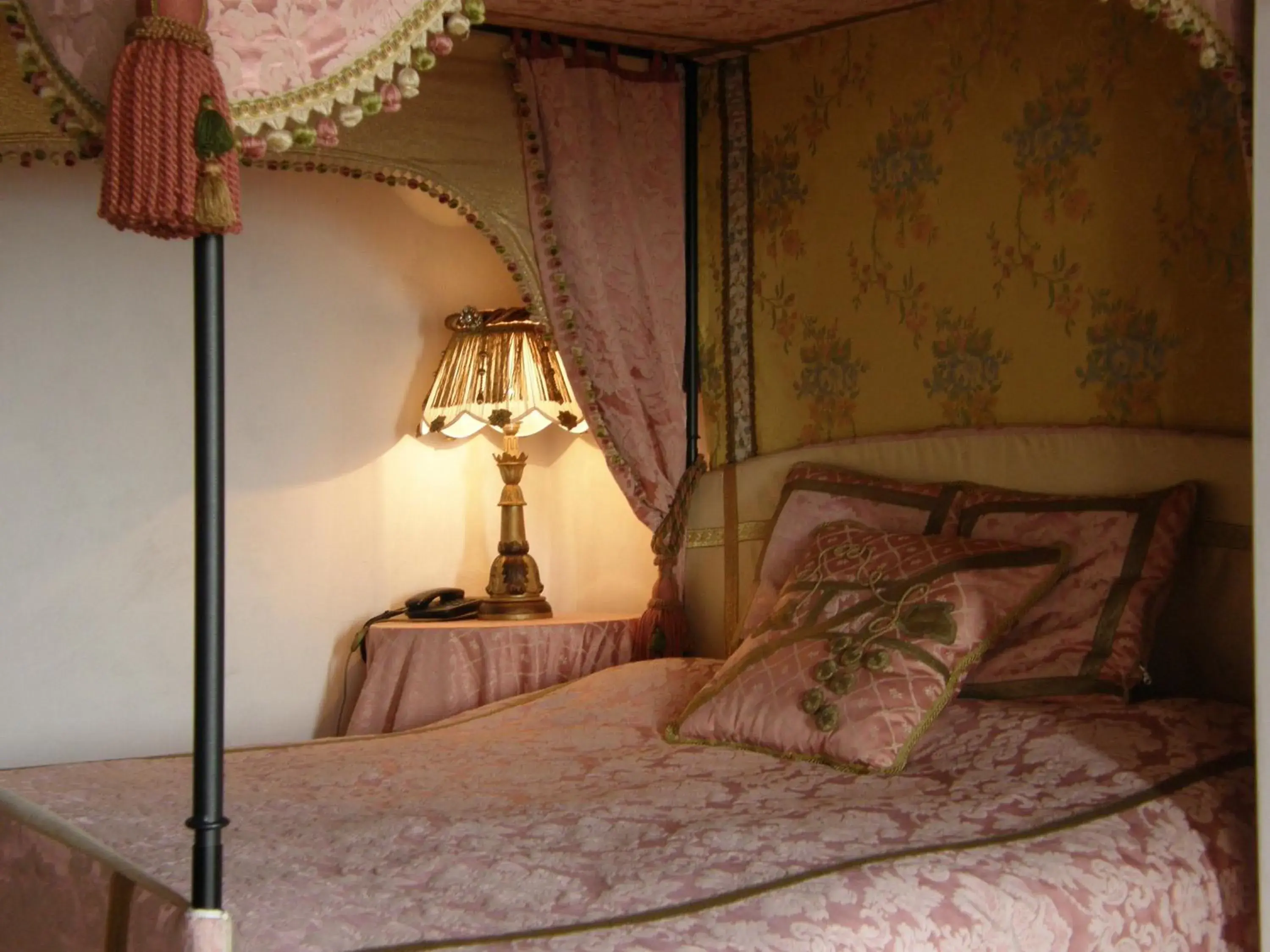 Suite in Hotel Castello Di Vigoleno Suite in Hotel Castello Di Vigoleno