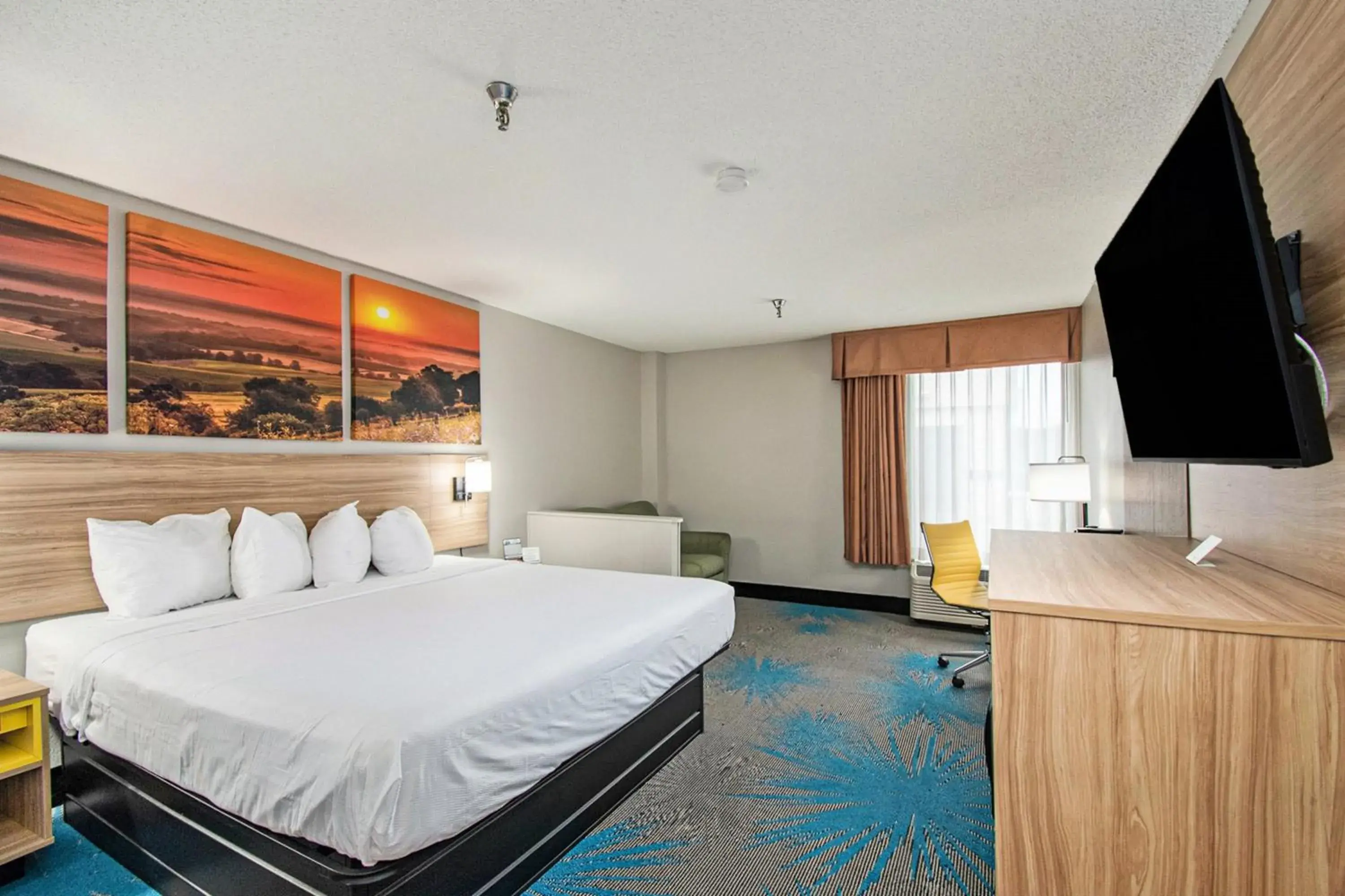 King Studio Suite - Non-Smoking in Days Inn & Suites by Wyndham Mt Pleasant King Studio Suite - Non-Smoking in Days Inn & Suites by Wyndham Mt Pleasant