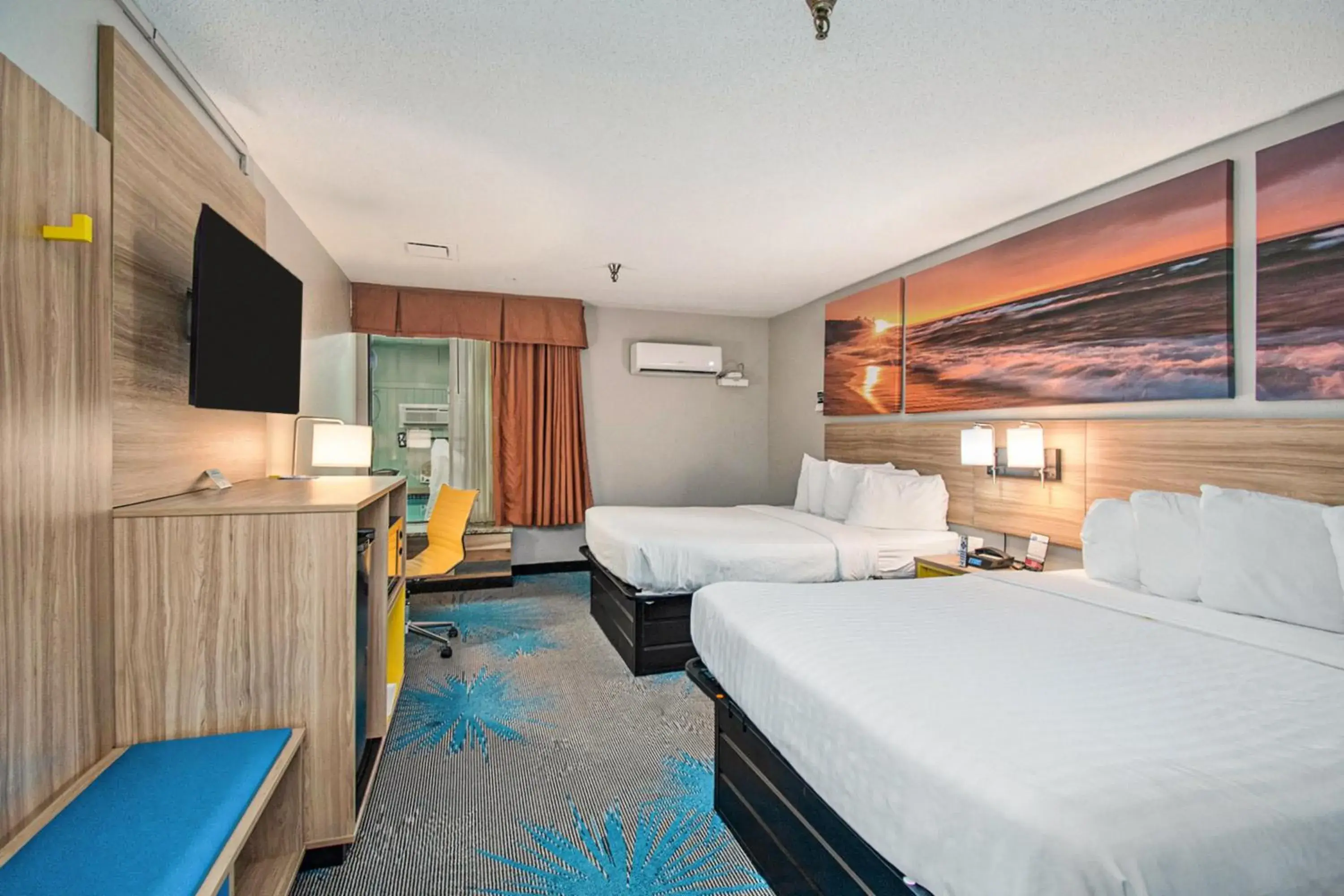 Queen Room with Two Queen Beds - Non-Smoking in Days Inn & Suites by Wyndham Mt Pleasant Queen Room with Two Queen Beds - Non-Smoking in Days Inn & Suites by Wyndham Mt Pleasant