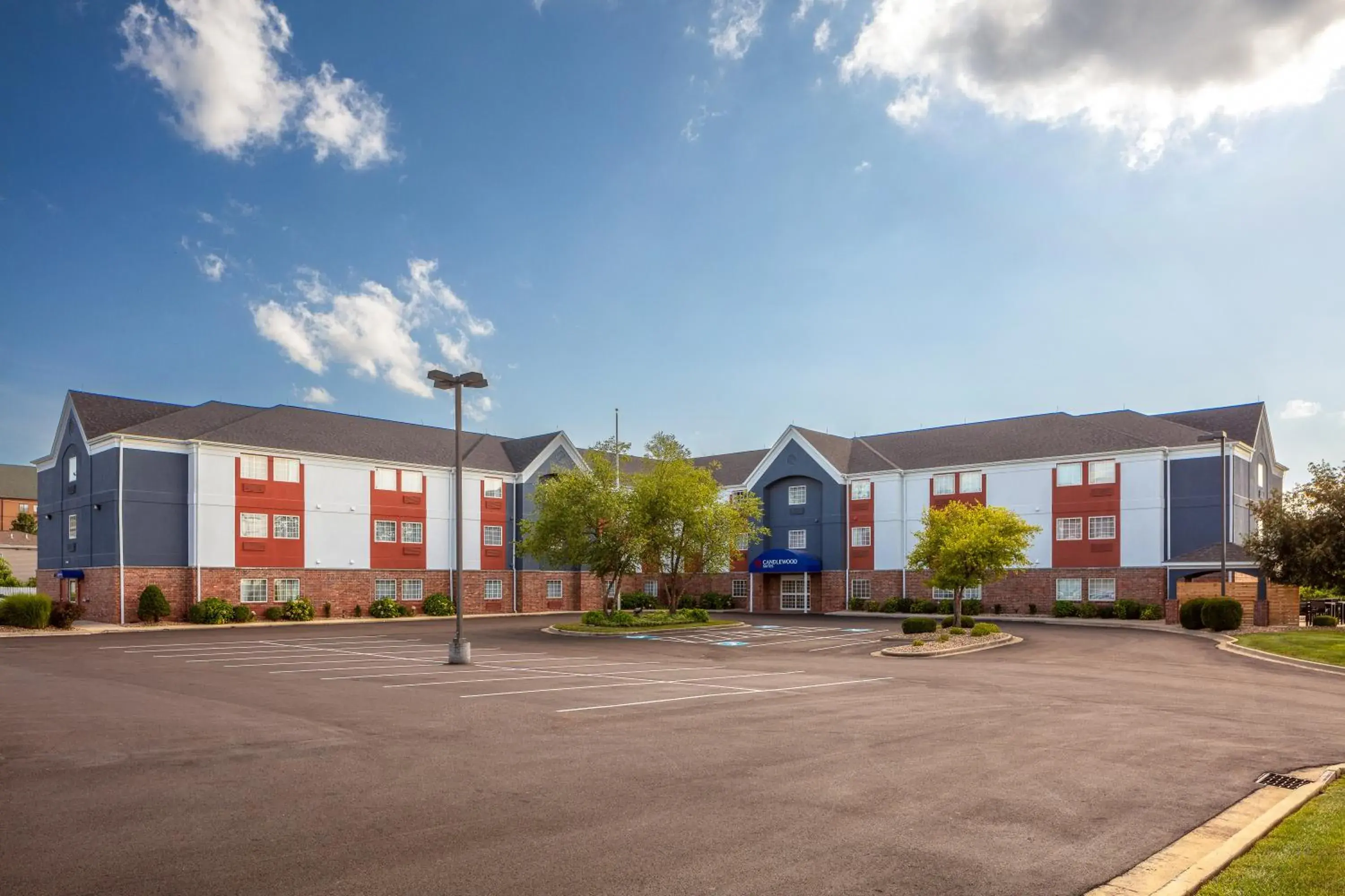 Queen Studio Suite - Low Floor in Candlewood Suites St. Robert by IHG Queen Studio Suite - Low Floor in Candlewood Suites St. Robert by IHG