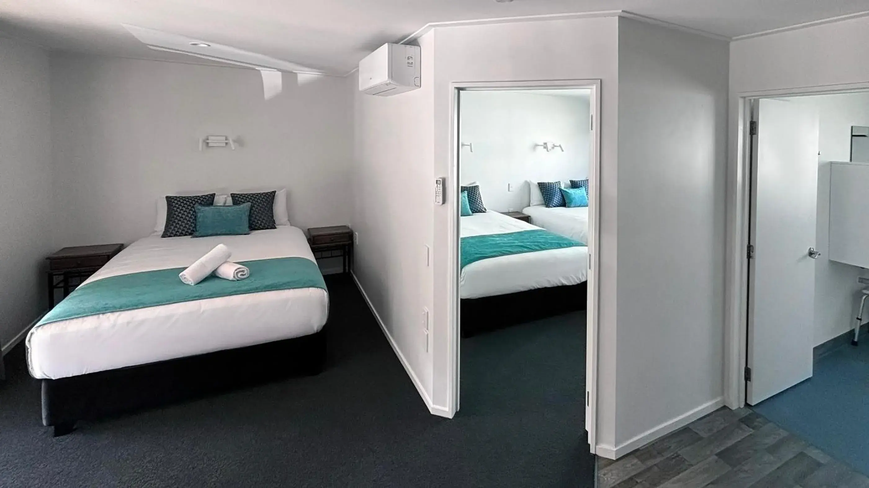 Family One-Bedroom Suite (6 Adults) in Kingston TOP 10 Holiday Park Family One-Bedroom Suite (6 Adults) in Kingston TOP 10 Holiday Park