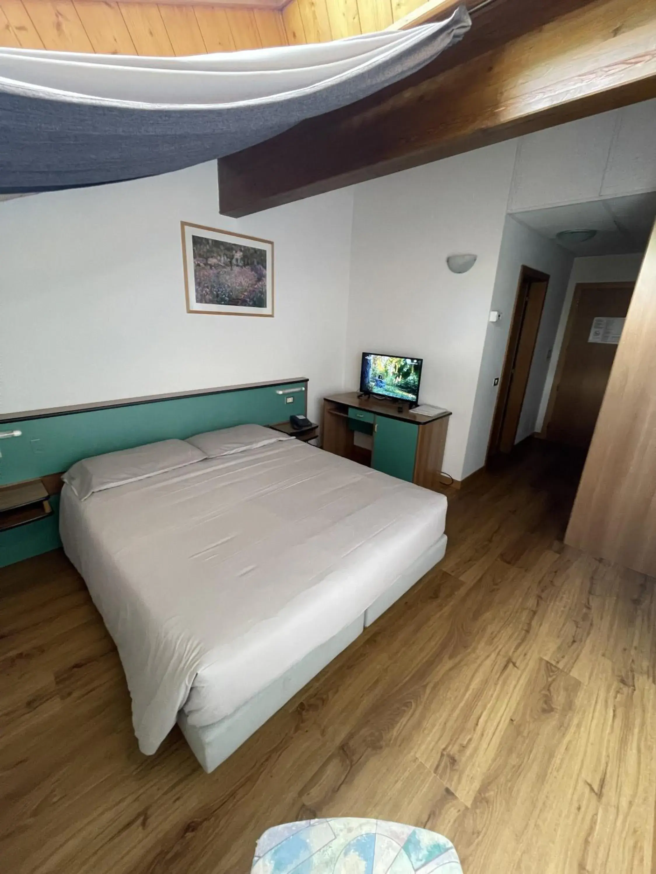 Economy Quadruple Room in Hotel Bel Sit Economy Quadruple Room in Hotel Bel Sit