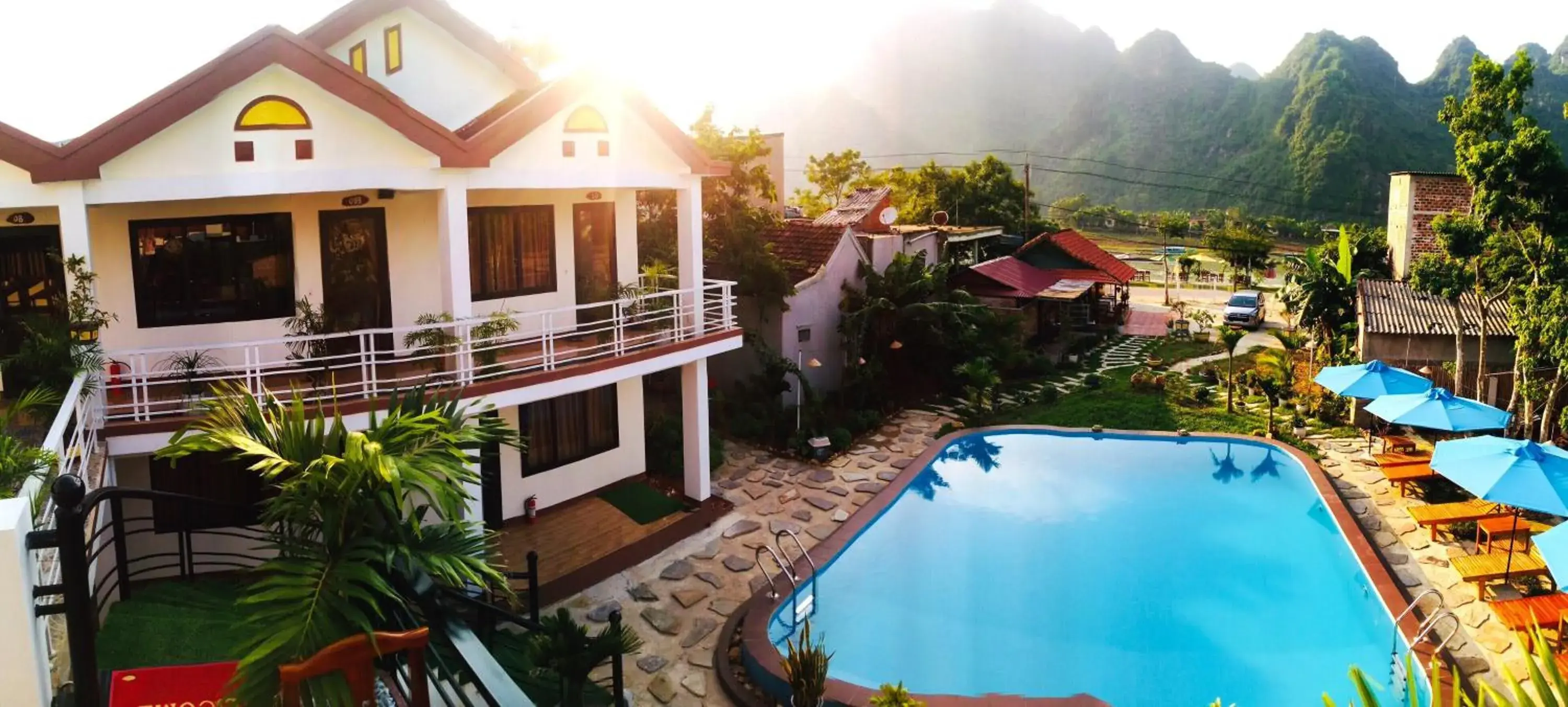 Family Room with Mountain View in Lucky Homes Family Room with Mountain View in Lucky Homes