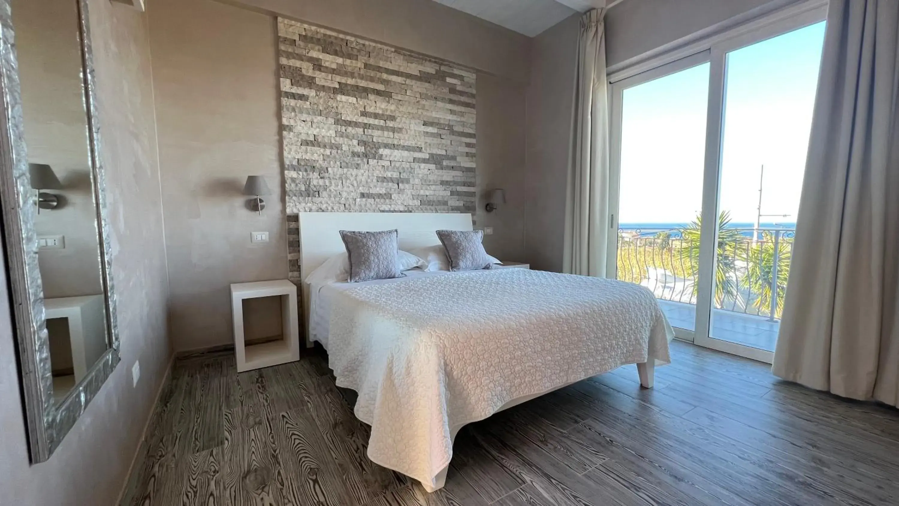 Luxury Double Room - single occupancy in Borgo di Santa Barbara Luxury Double Room - single occupancy in Borgo di Santa Barbara