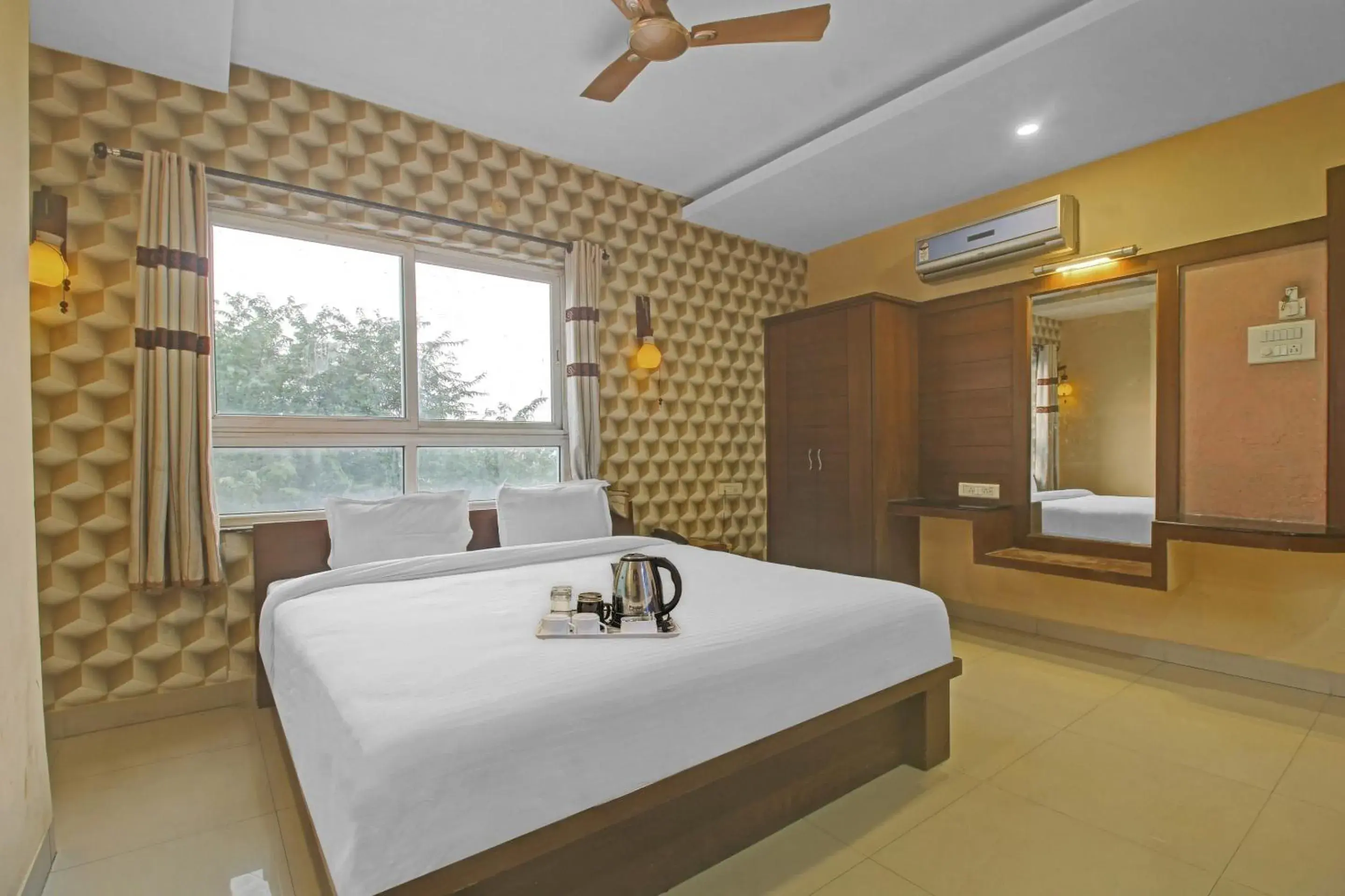 Deluxe Triple Room - single occupancy in Super Collection O Regal Near ISKON TEMPLE , ABIDS Deluxe Triple Room - single occupancy in Super Collection O Regal Near ISKON TEMPLE , ABIDS