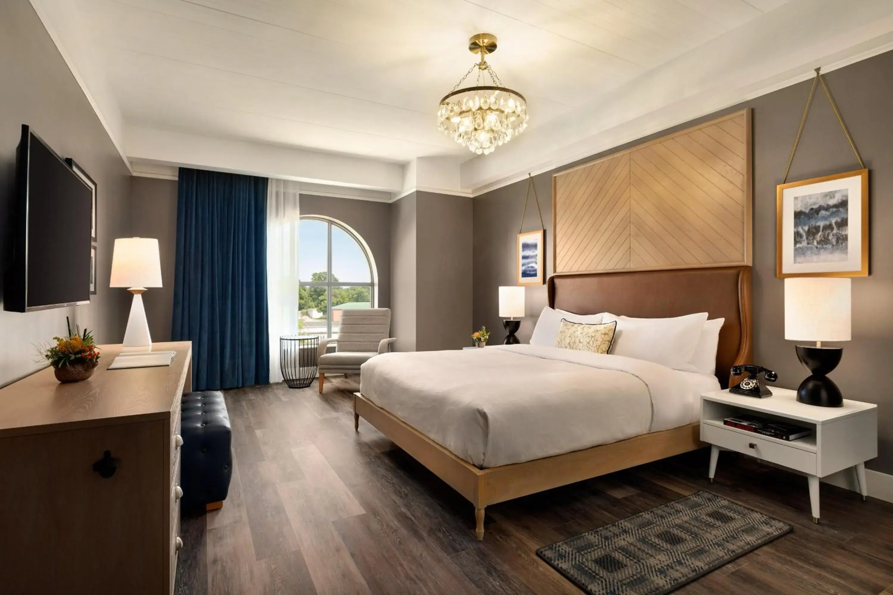 Guest Room, 1 King in Cotton House, Cleveland, a Tribute Portfolio Hotel Guest Room, 1 King in Cotton House, Cleveland, a Tribute Portfolio Hotel