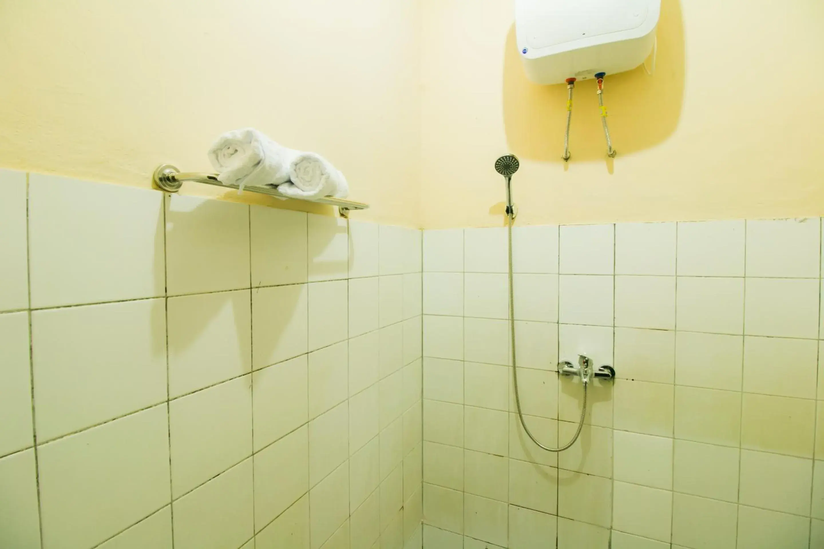 Deluxe Room in RedDoorz @ Pantai Pelabuhan Ratu 2 Deluxe Room in RedDoorz @ Pantai Pelabuhan Ratu 2