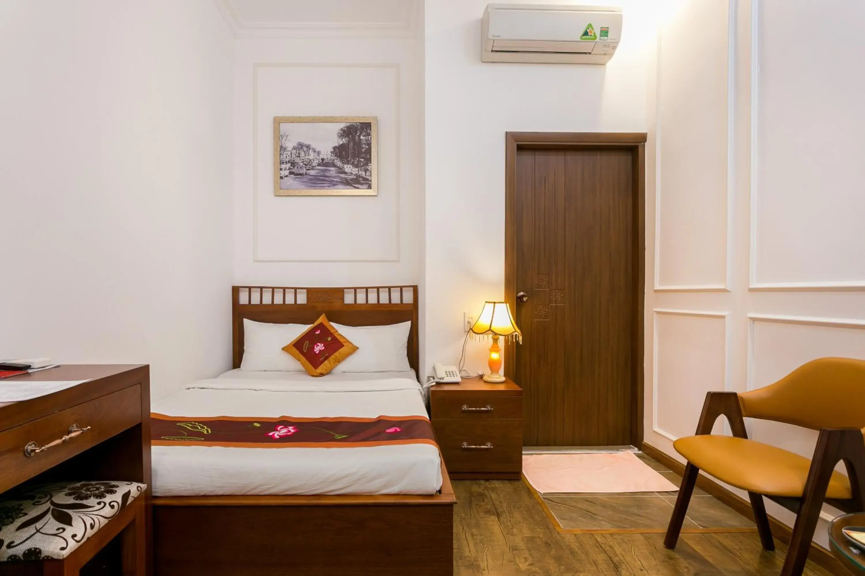 Superior Queen Room (No Window) in Indochine Ben Thanh Hotel & Apartments Superior Queen Room (No Window) in Indochine Ben Thanh Hotel & Apartments