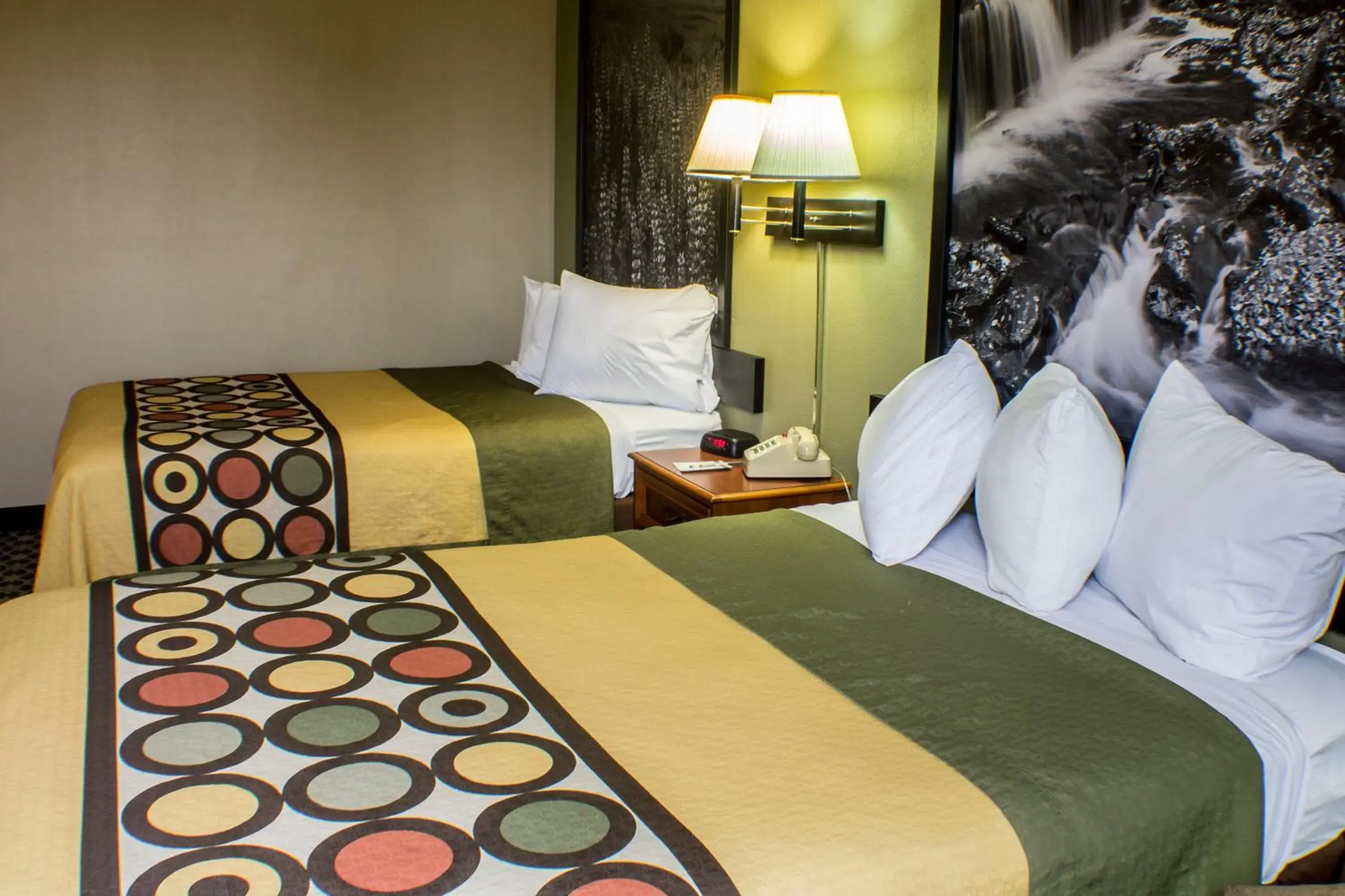 Double Room with Two Double Beds - Non-Smoking in Super 8 by Wyndham Erie/I 90 Double Room with Two Double Beds - Non-Smoking in Super 8 by Wyndham Erie/I 90