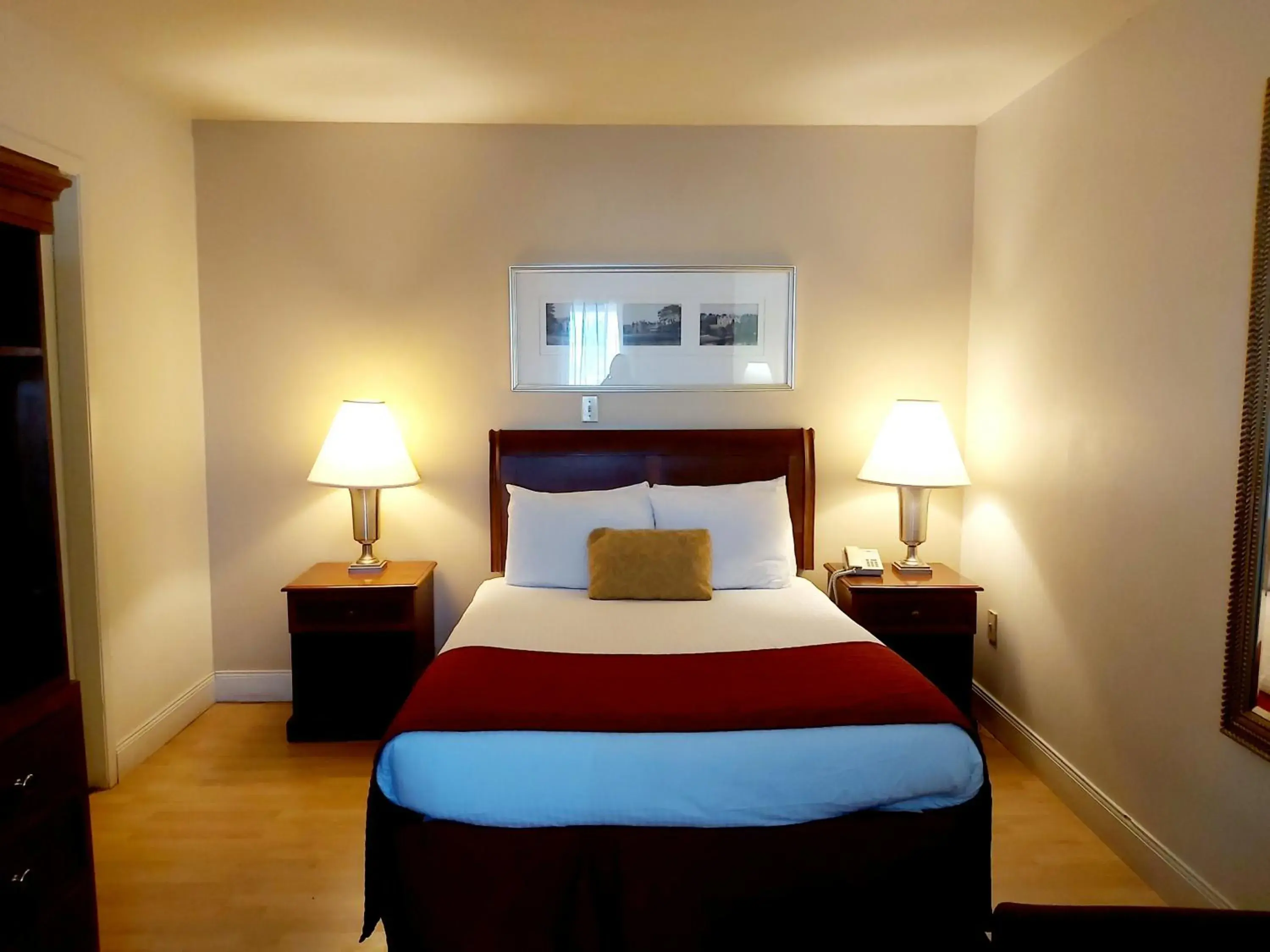 Budget Double Room in Seely's Motel Budget Double Room in Seely's Motel