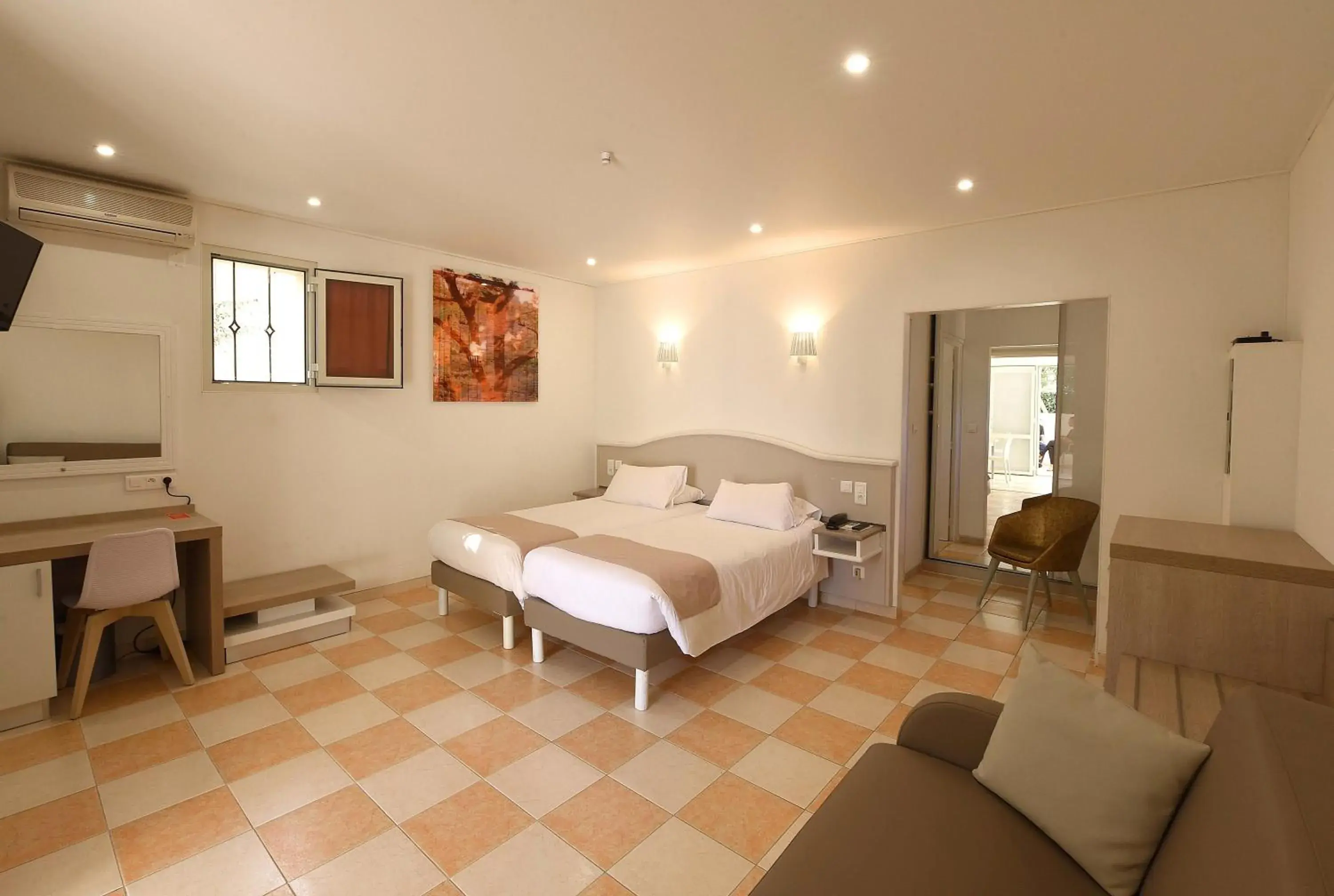 Twin Room in Hotel & Restaurant San Pellegrino Twin Room in Hotel & Restaurant San Pellegrino