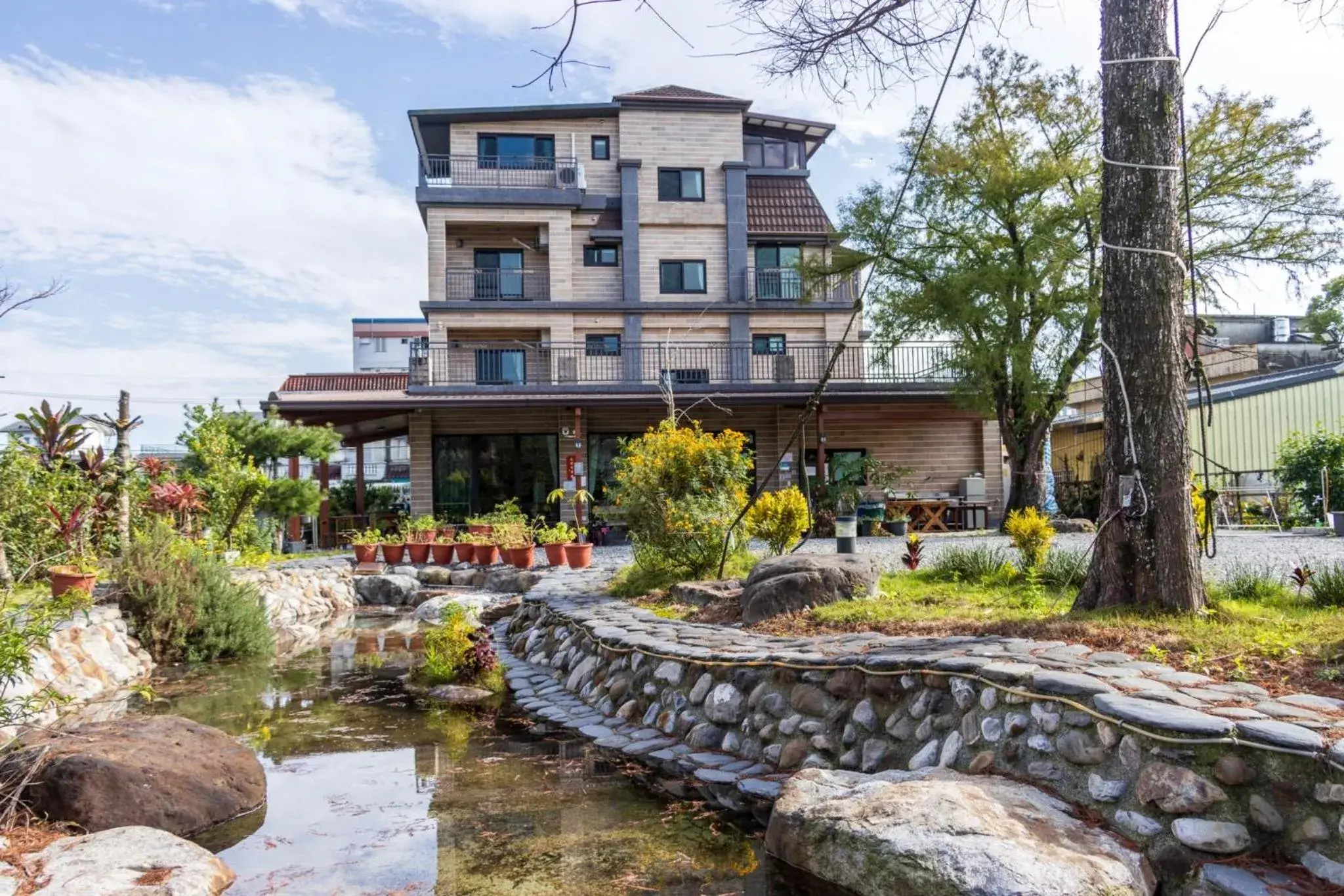 Post-mountain view Post-mountain view