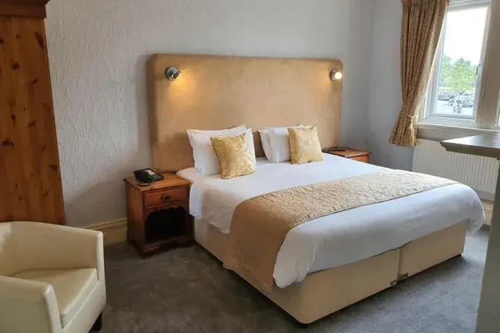 Standard King Room - single occupancy in The Carre Arms Hotel & Restaurant Standard King Room - single occupancy in The Carre Arms Hotel & Restaurant
