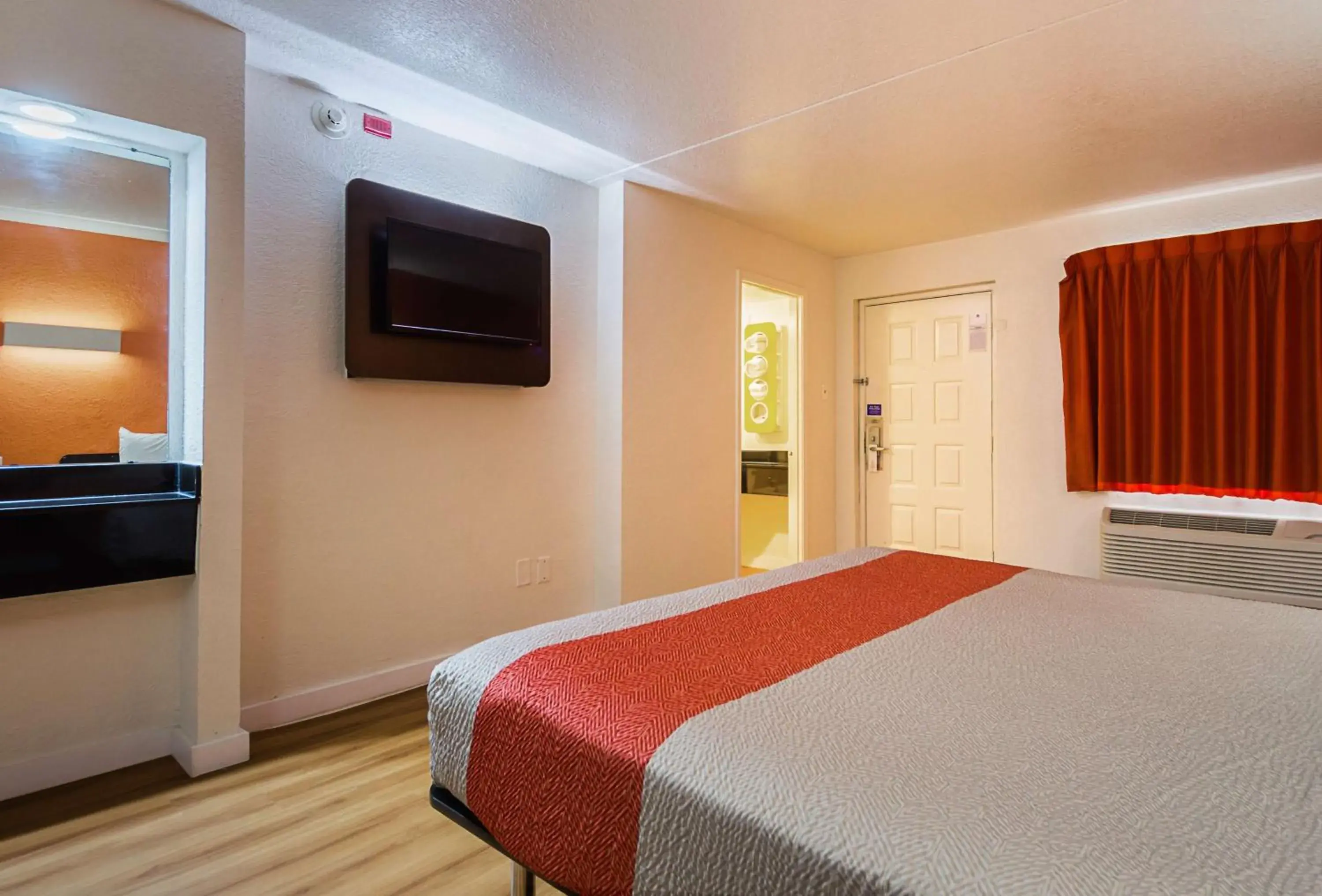 King Room - single occupancy - Disability Access - Non-Smoking in Motel 6-Garland, TX - Northeast Dallas King Room - single occupancy - Disability Access - Non-Smoking in Motel 6-Garland, TX - Northeast Dallas